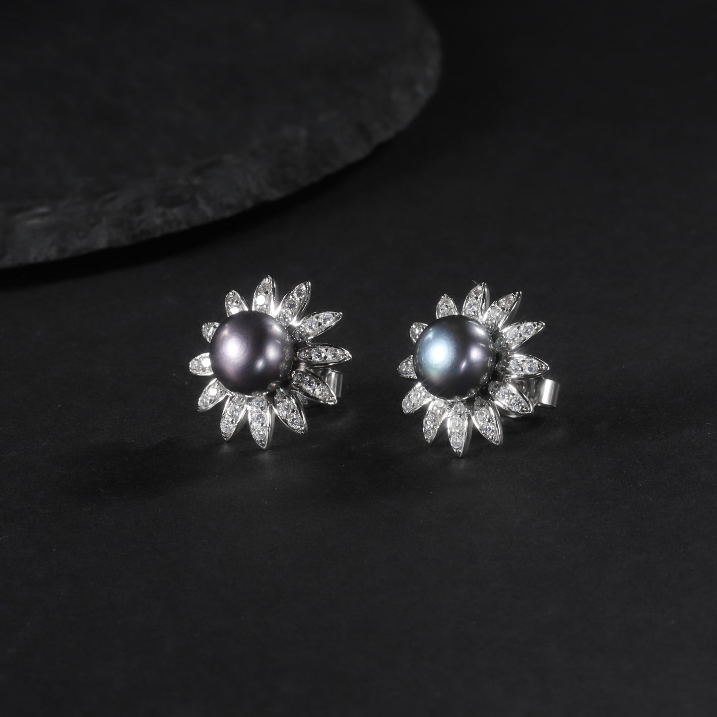 New arrival natural freshwater pearl earrings for women Sunflower Design Fashionable Light Luxury High-end Feel S925Sterling Silver Stud Earrings