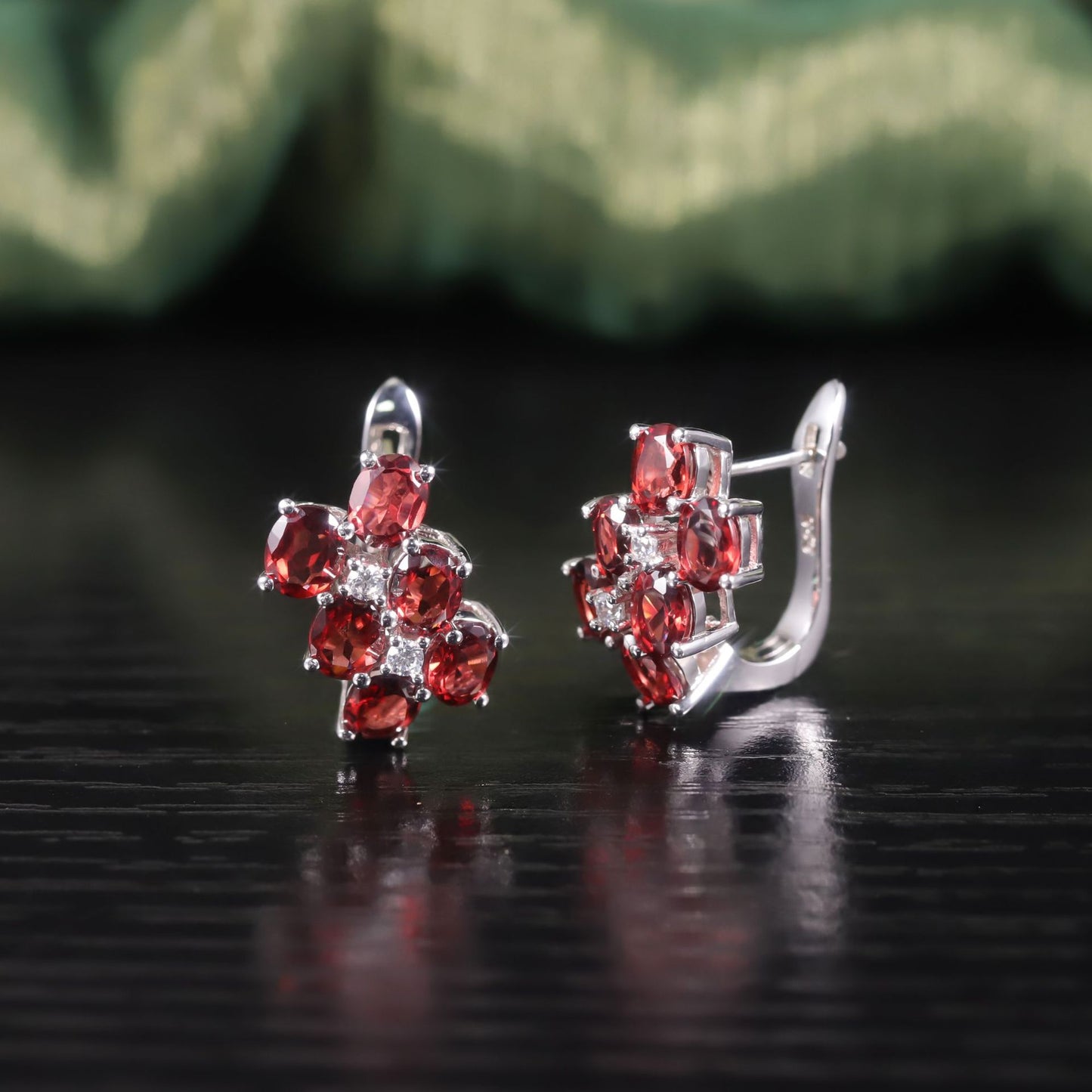 Whitening Red Gemstone Earrings s925Sterling Silver Inlaid Natural Garnet Earrings Wholesale Stud Earrings for Women