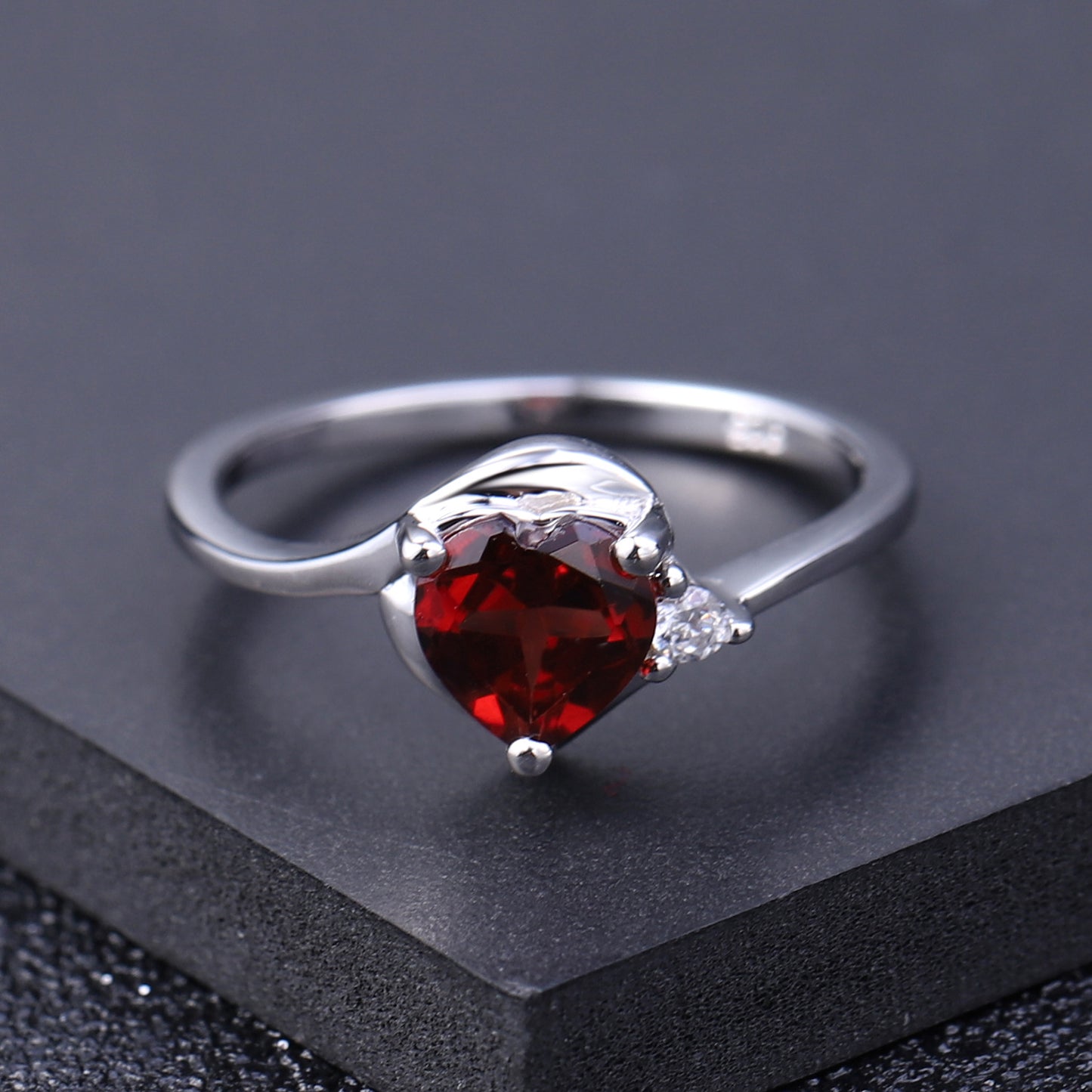 Luxury Jewelry Set with Garnet Accessories s925Silver Inlaid Natural Gemstone Ring and Earring Set