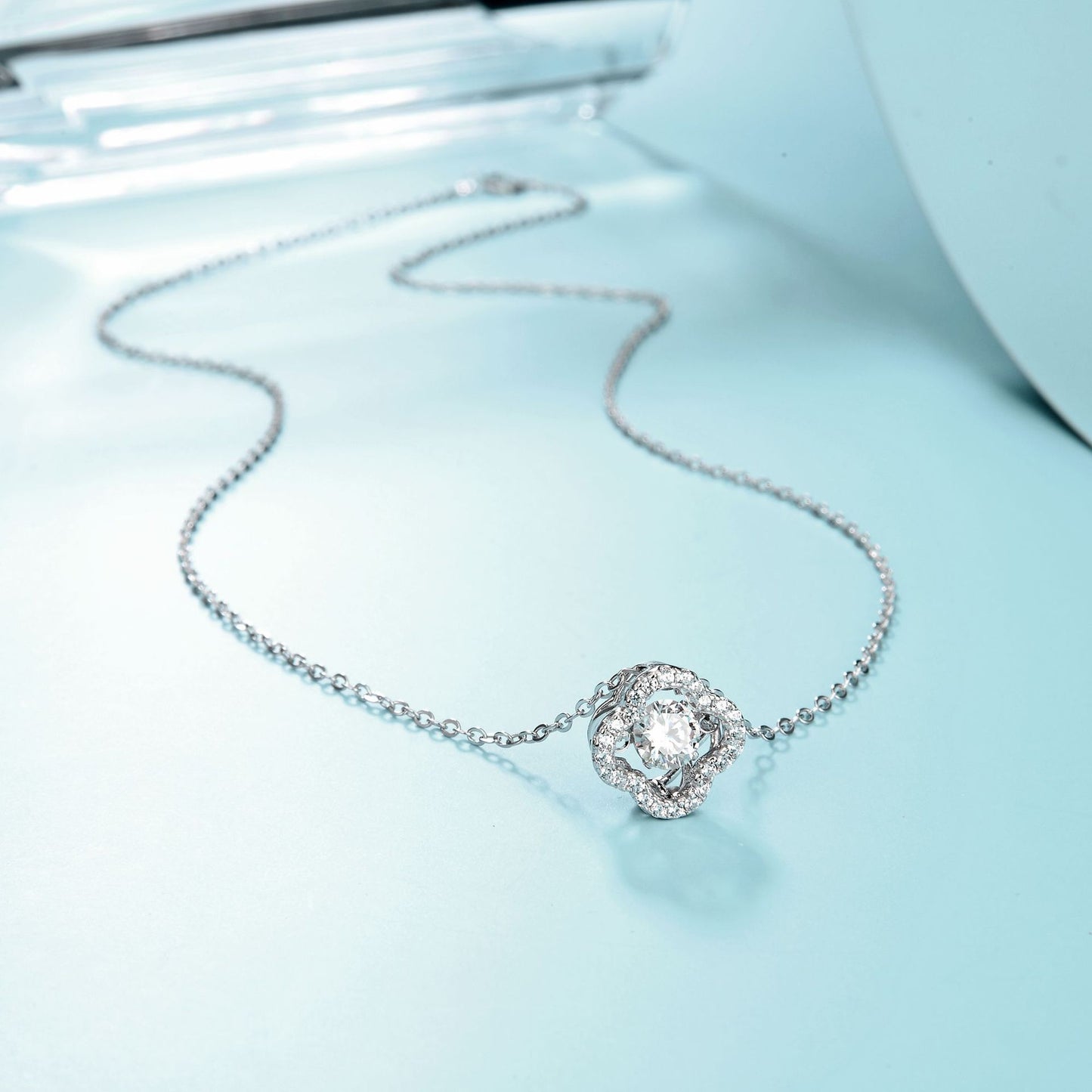 925Silver Fine Craft Inlaid Moissanite Necklace Pendant Versatile Light Luxury Internet Celebrity Design Dynamic Clover Necklace