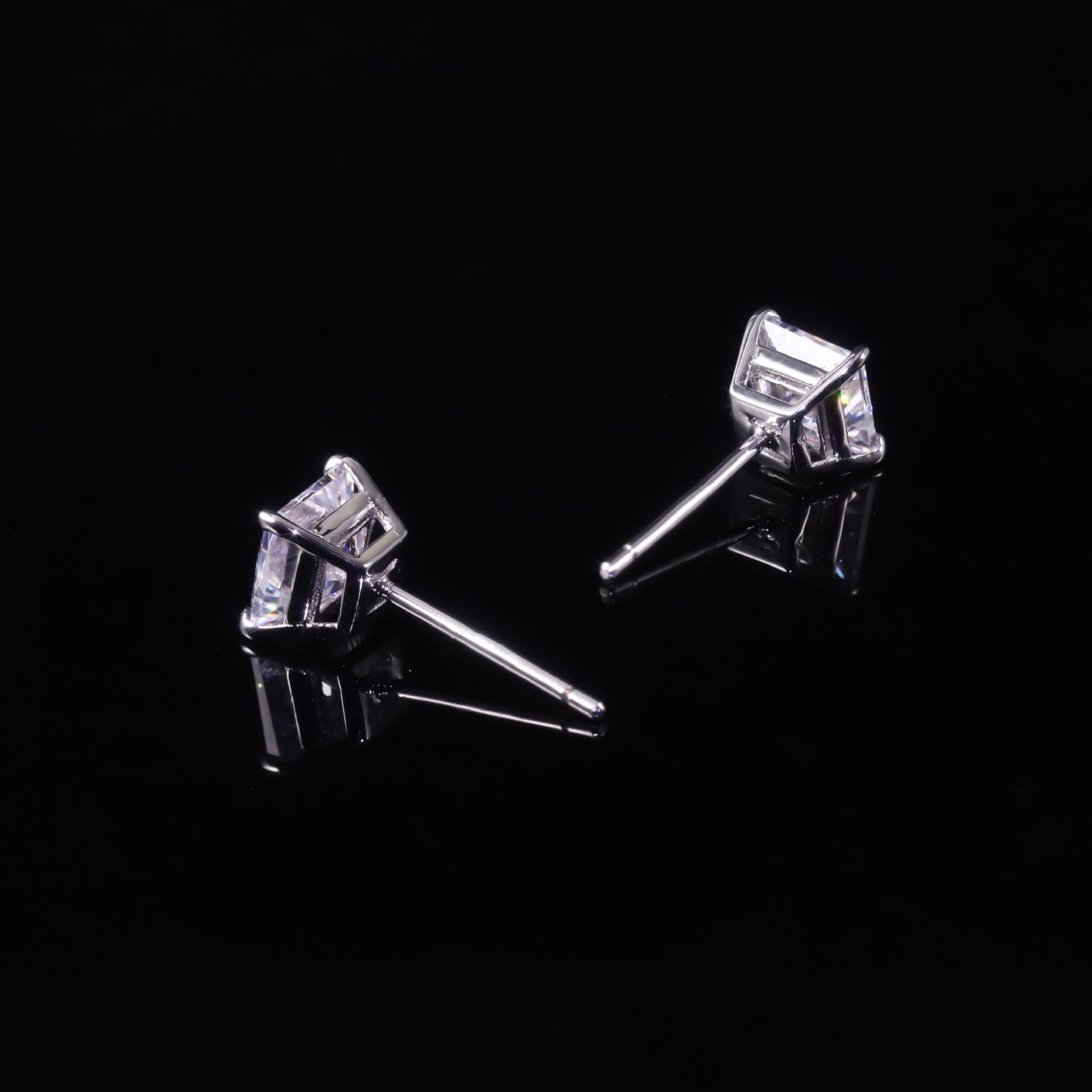 Fashion Princess Cut Moissanite Earrings1.5/2/3Carat Earrings with Eagle Claw Design s925Sterling Silver Earrings with Elegance