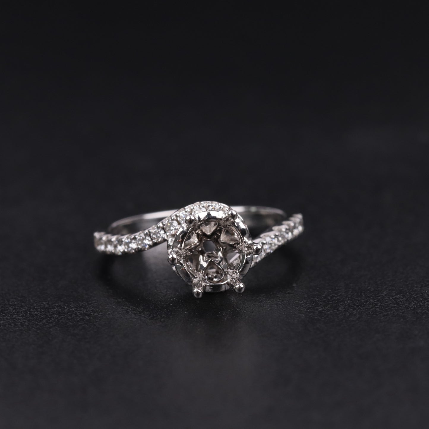 Light Luxury Classic9/10/14/18k Gold Ring Setting for Women Six-Prong Round Twist Arm Wedding Diamond Ring Blank Setting