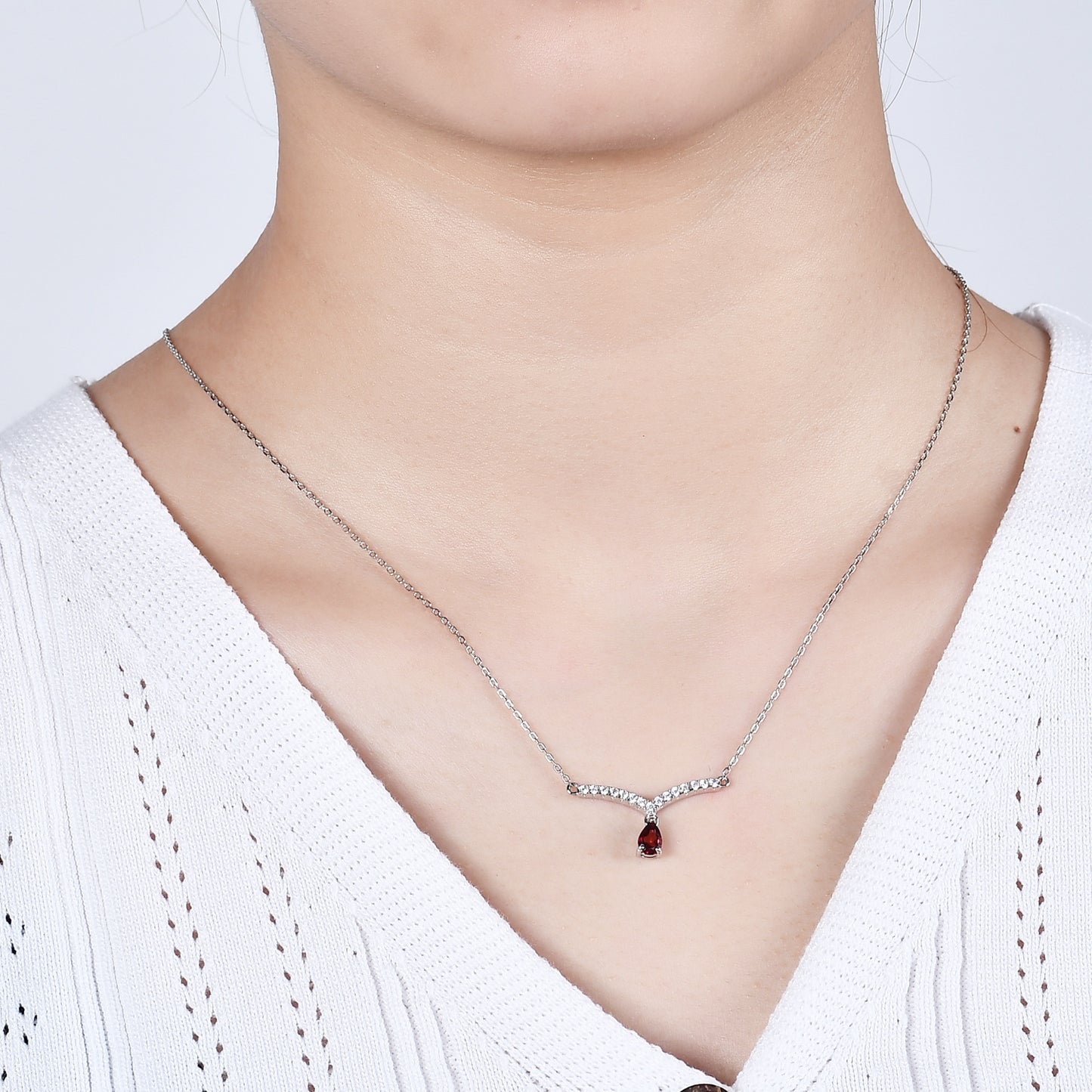 Light Luxury v Letter Shape Design Sense Gemstone Necklace s925Silver Inlaid Natural Gemstone Topaz Necklace Pendant