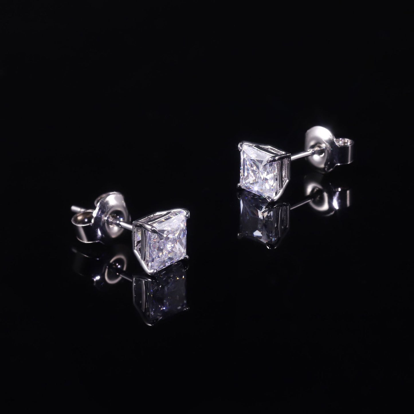 Fashion Princess Cut Moissanite Earrings1.5/2/3Carat Earrings with Eagle Claw Design s925Sterling Silver Earrings with Elegance