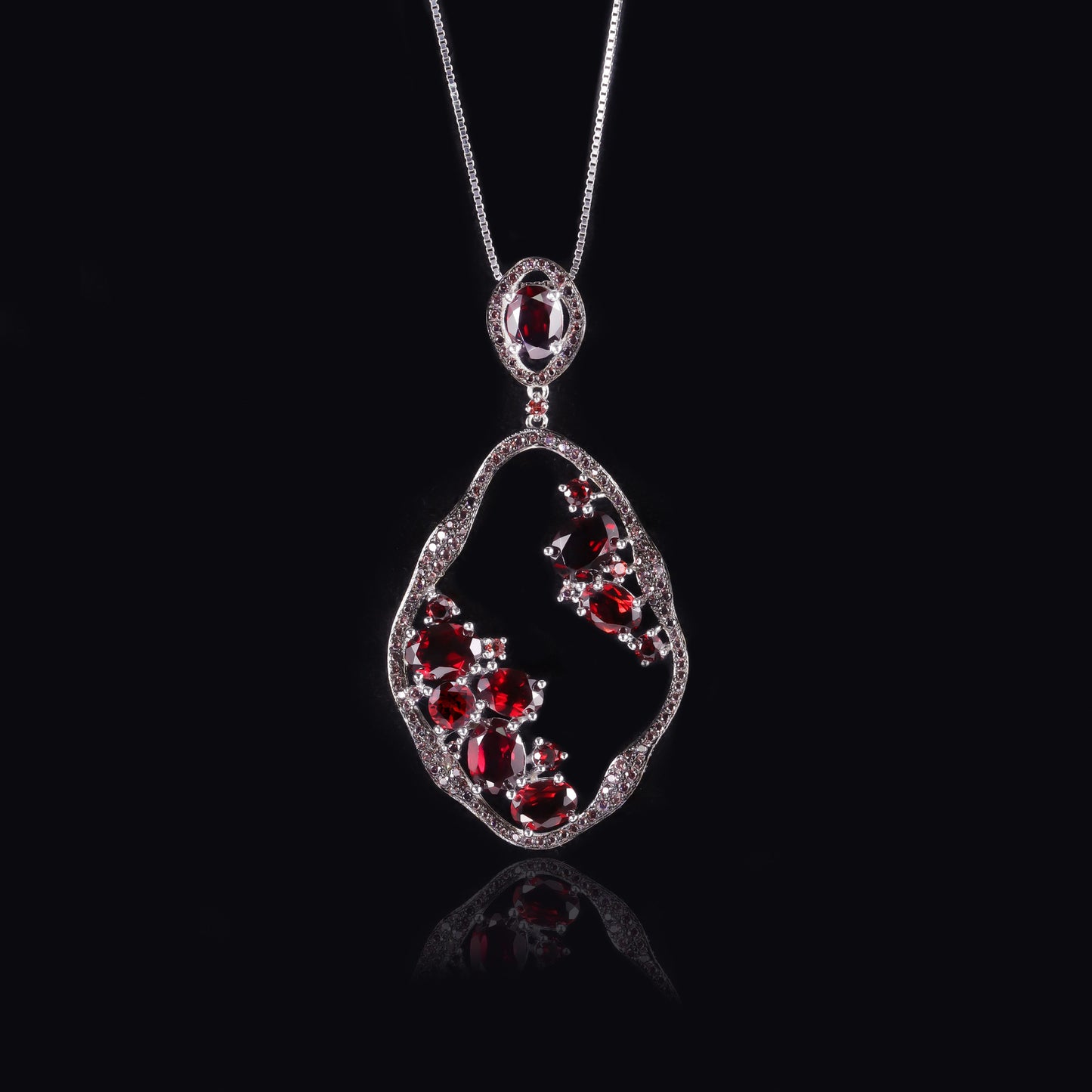 Old Money Style Natural Garnet Necklace s925Sterling Silver Inlaid Crystal Pendant Niche Irregular Pendants Women