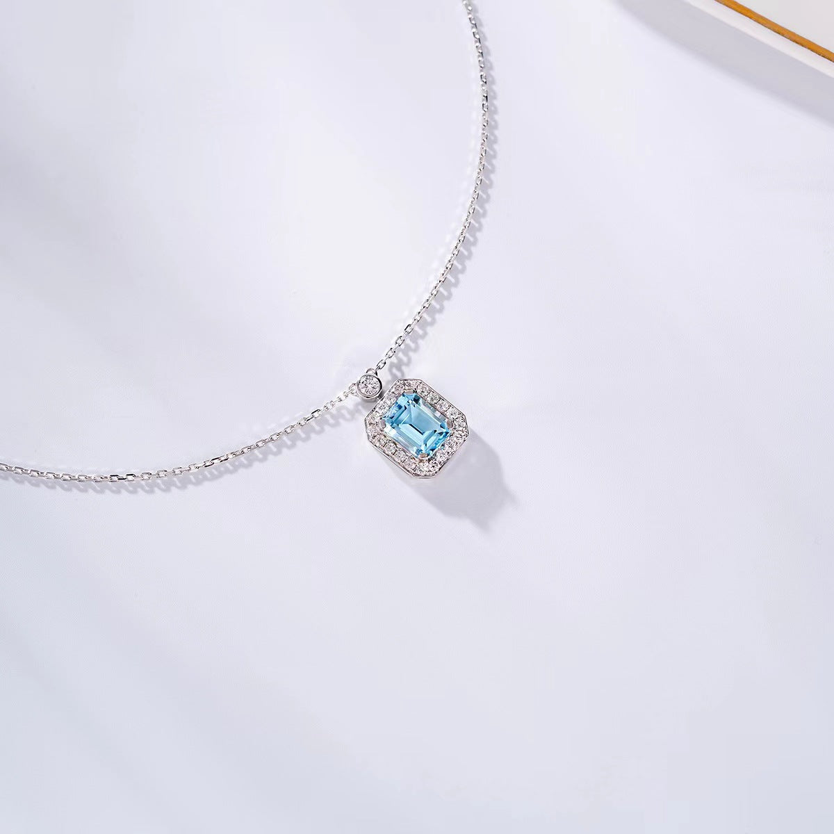 Classic and sophisticated feel1.47ct5A Aquamarine Necklace Collarbone Chain18k Custom Natural Aquamarine Pendant