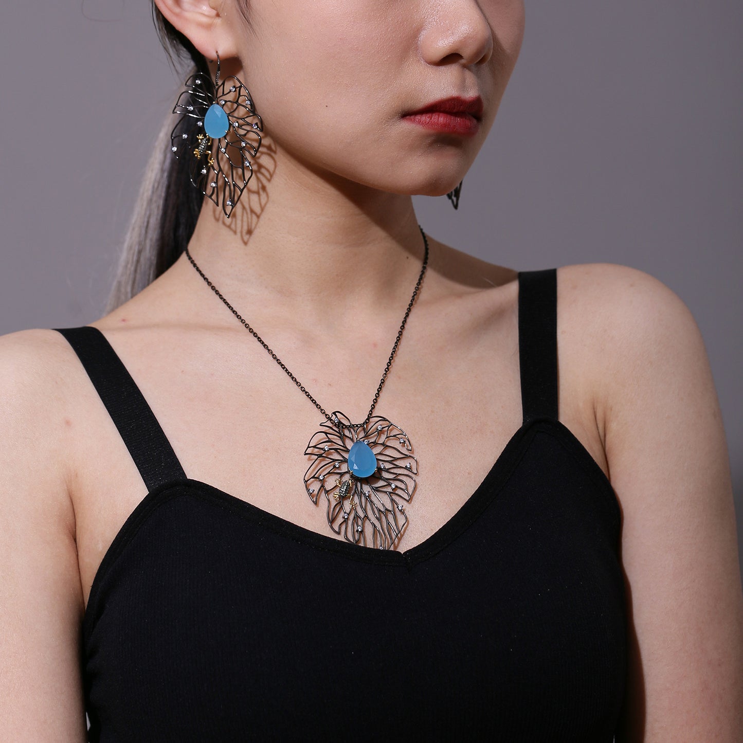Ocean Blue Chalcedony Red Agate Pendant Statement Necklace925Silver Leaf-Shaped Niche Pendant Cross-Border