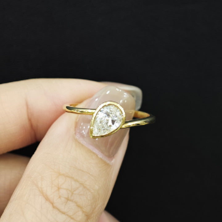 Exquisite and high-quality18k Gold Diamond Ring0.6Carat Cultivated Diamond Twist Arm Water Drop Pear Shape Wedding Ring k Gold ring