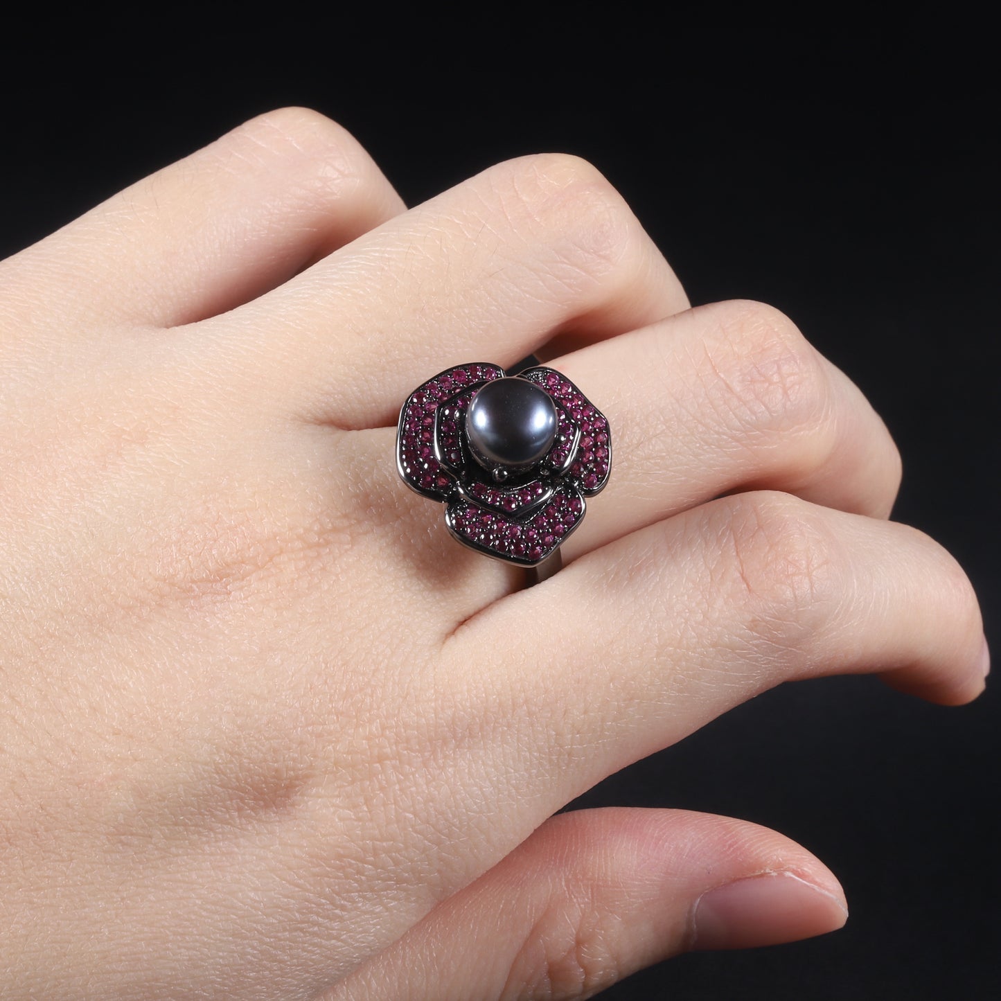 S925Sterling Silver Inlaid Natural Freshwater Pearl Ring Luxurious and Sophisticated Floral Design7mm Bread Bead Ring