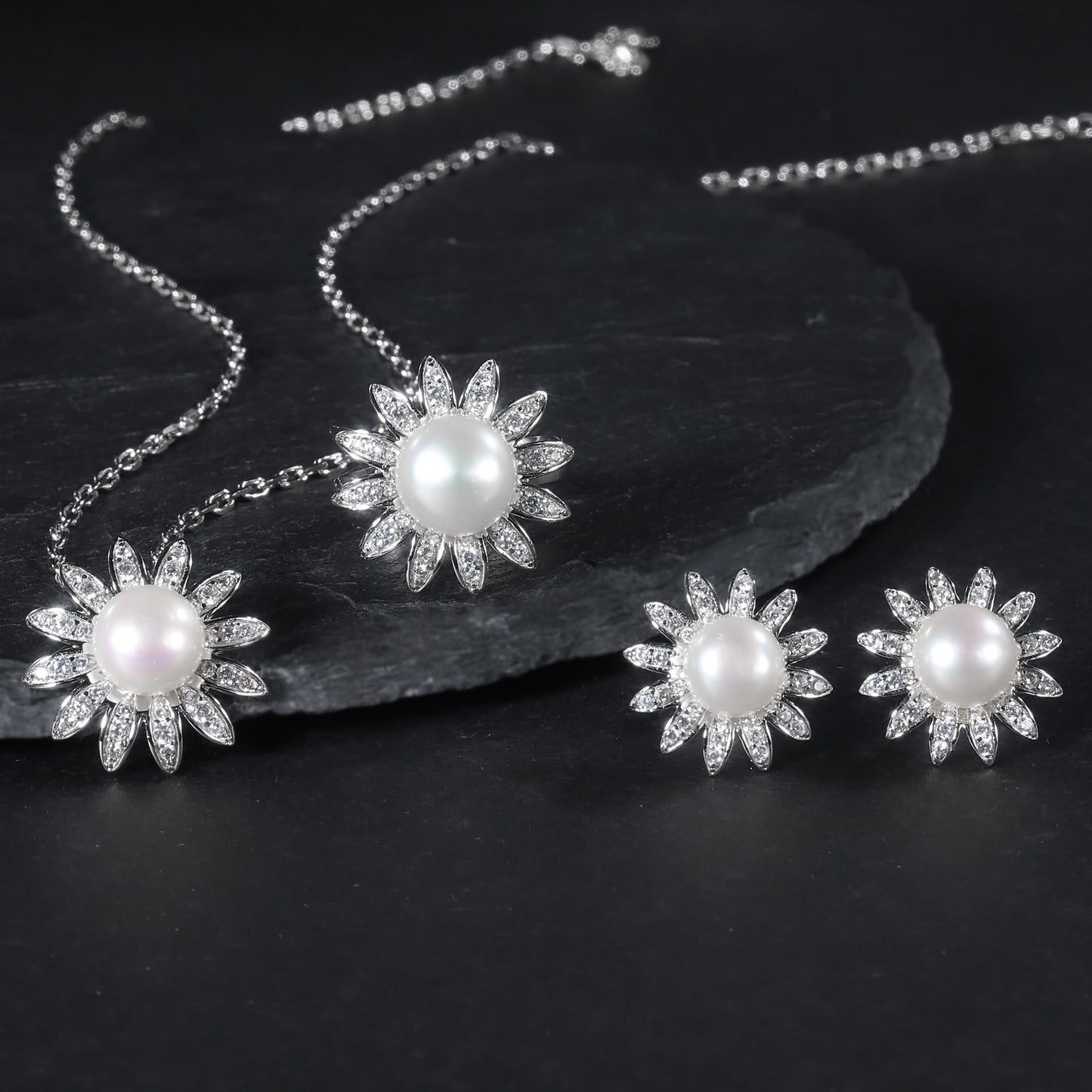New arrival natural freshwater pearl earrings for women Sunflower Design Fashionable Light Luxury High-end Feel S925Sterling Silver Stud Earrings