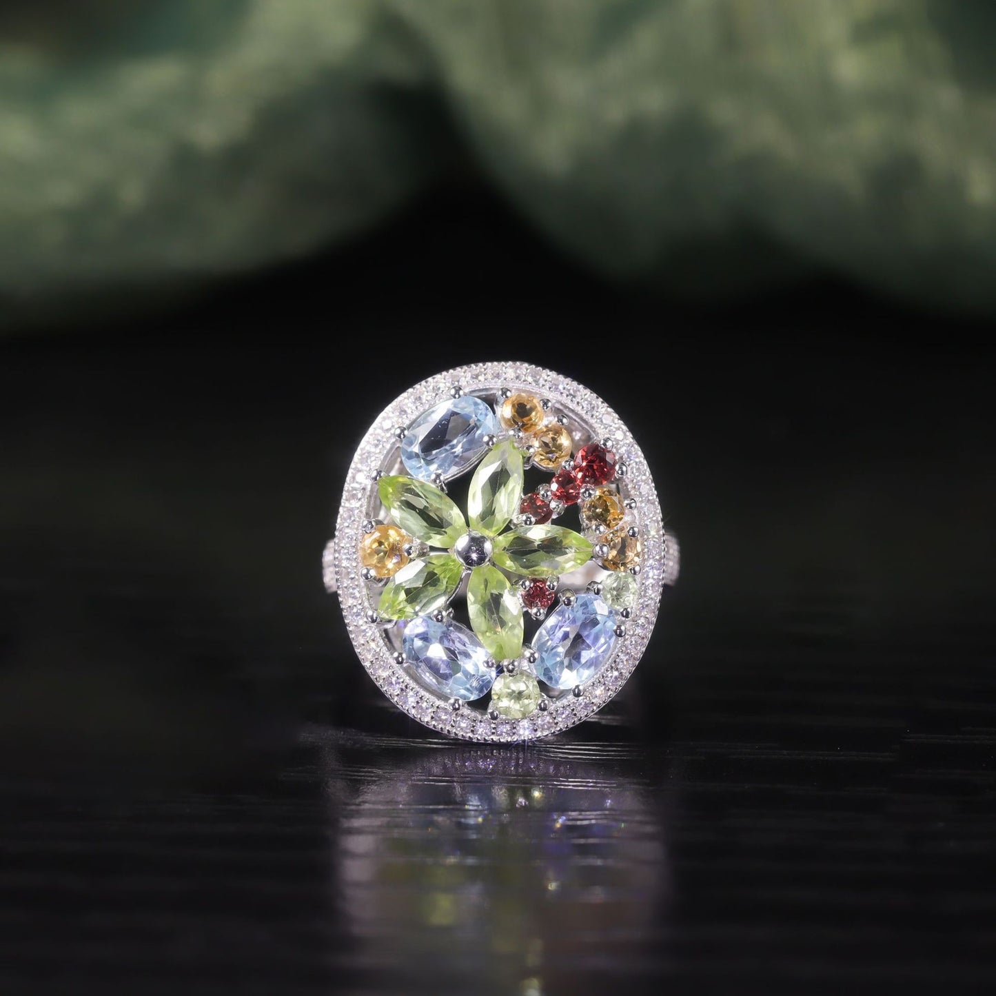 Fashionable Light Luxury Cluster Gemstone Ring for Women Unique and Elegant s925Sterling Silver Inlaid Natural Topaz Ring