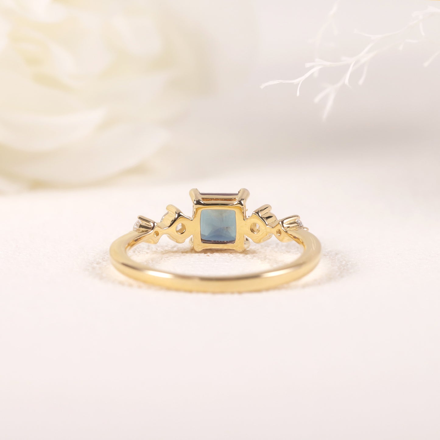 Fashionable and Unique Rings s925Sterling Silver Gold-Plated Lab-Treated Color-Changing Sapphire Square Sapphire Ring