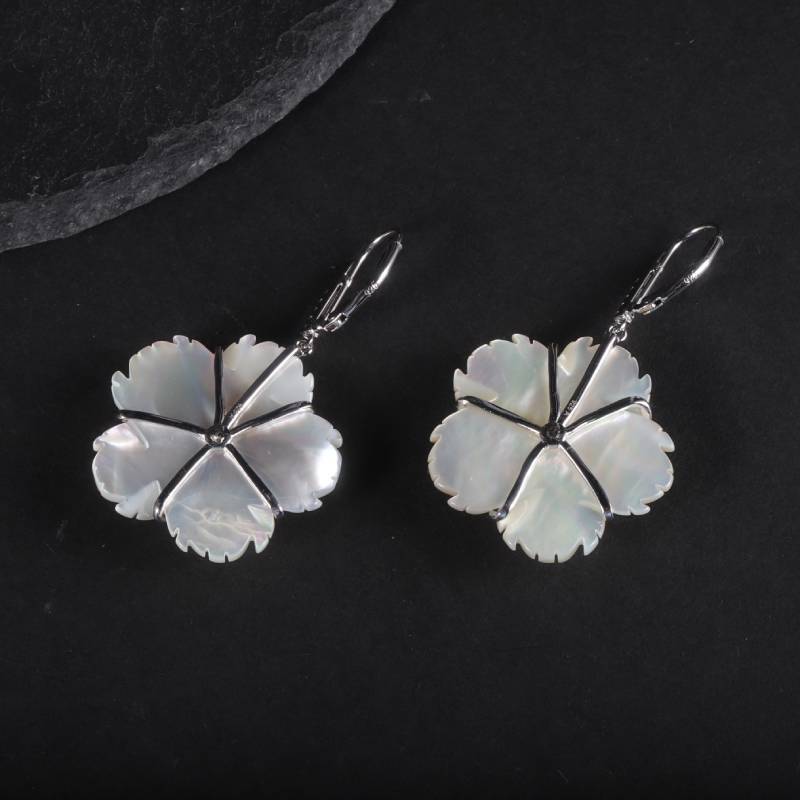 ins Fresh and Elegant Earrings for Girlfriend's Birthday Gift, Shell Natural Topaz Flower Earrings New Style