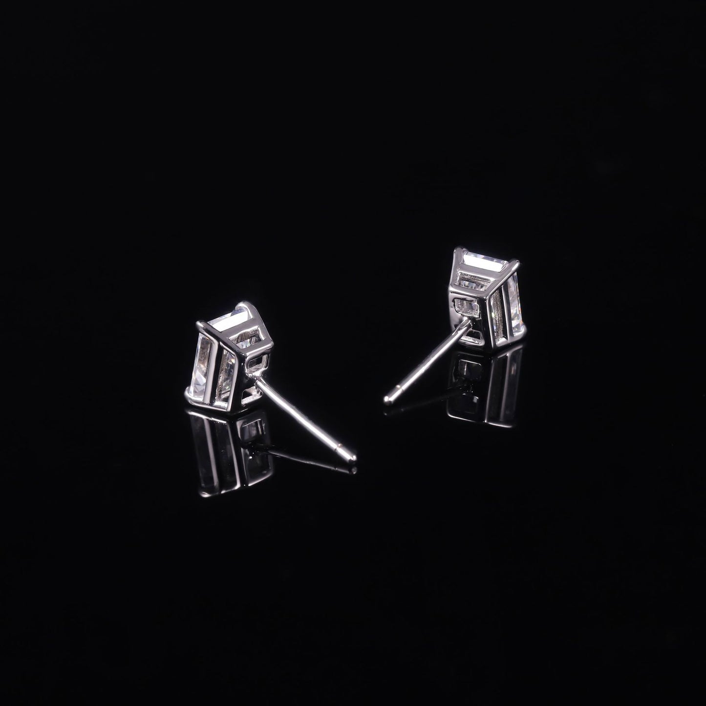 K Gold earrings with four prongs1.5Carat Moissanite Earrings Platinum9/10/14/18K Gold Earrings with a High-End Feel
