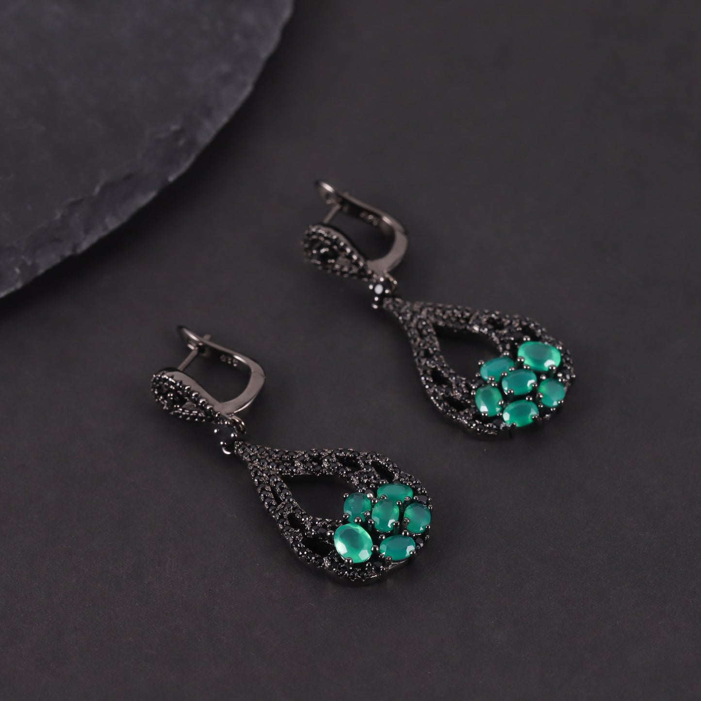Halloween Accessories Opal Earrings Black Gunmetal Color s925Sterling Silver Inlaid Natural Garnet Earrings Dark Style