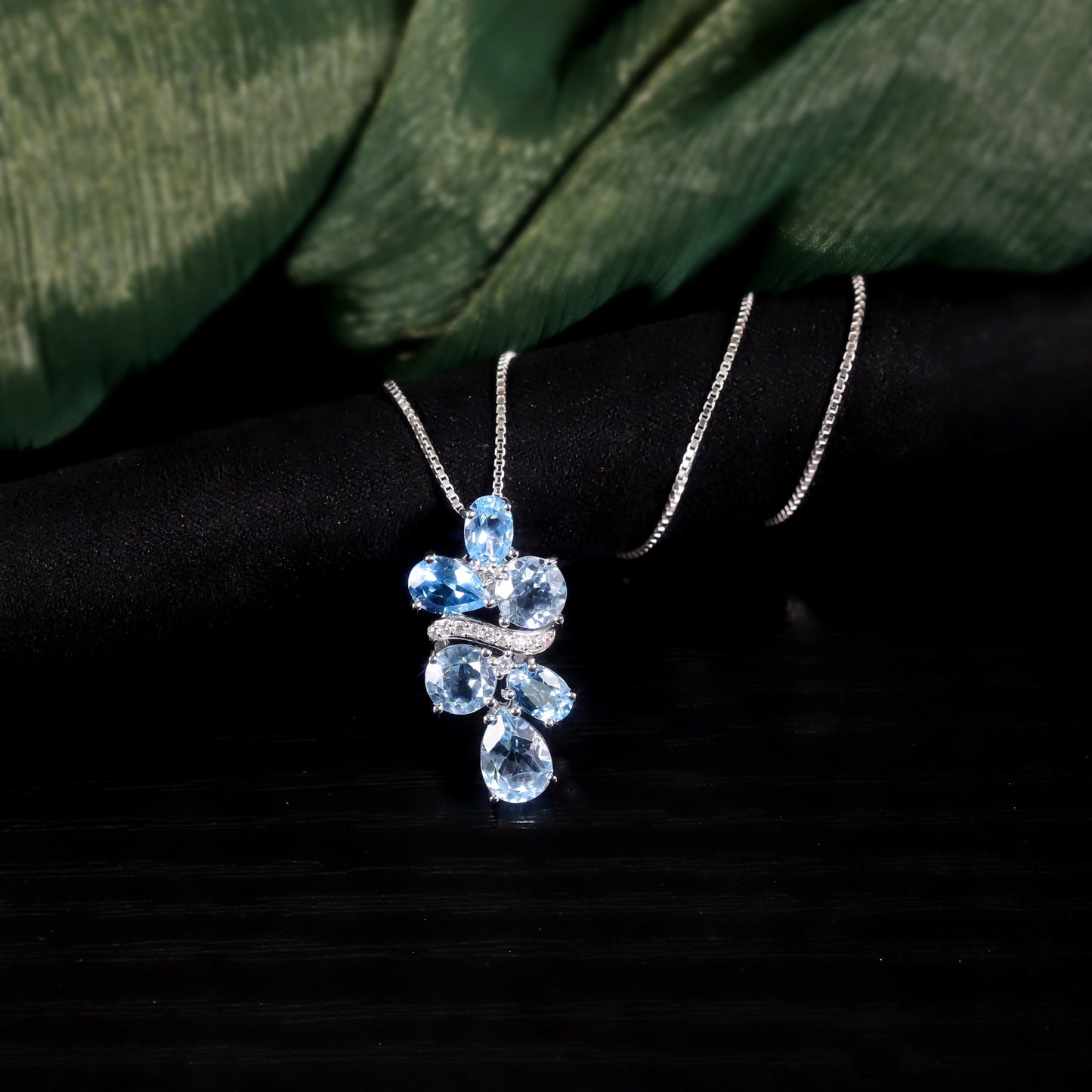 Fashionable Light Luxury Gemstone Necklace Pendant for Women with Unique and Elegant Design s925Silver Inlaid Colorful Crystal Pendant Necklace