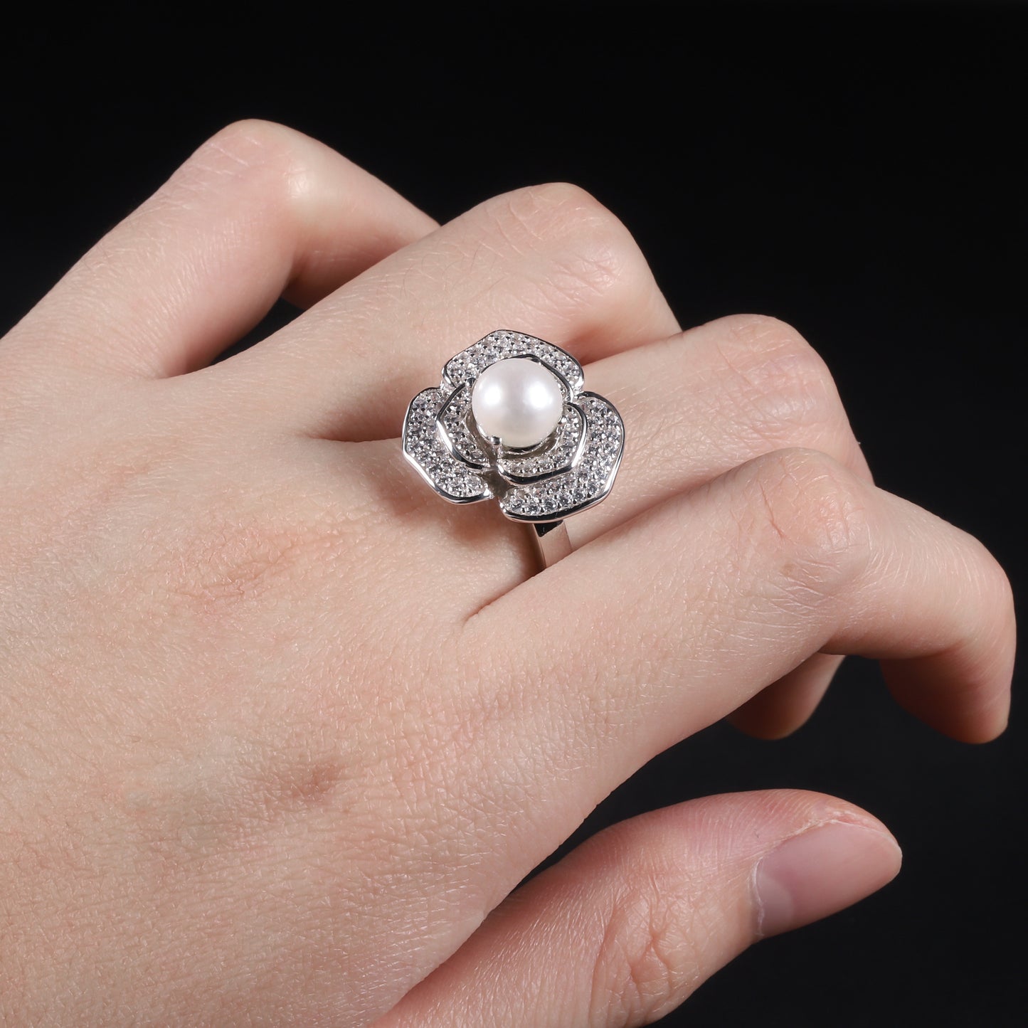 S925Sterling Silver Inlaid Natural Freshwater Pearl Ring Luxurious and Sophisticated Floral Design7mm Bread Bead Ring