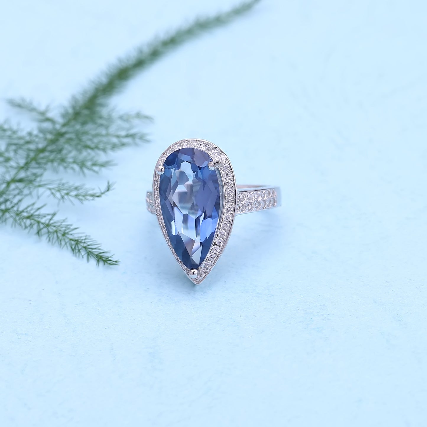 Luxurious and Sophisticated Colorful Gemstone Ring Fashionable and Unique Style s925Silver Inlaid Coated Crystal Ring