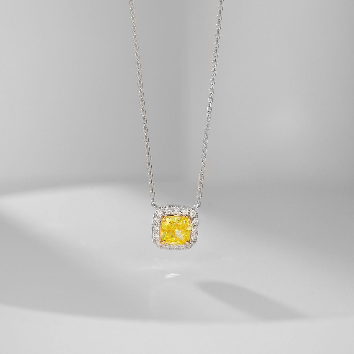 Classic and Simple14k Gold Necklace with Cultivated Diamonds0.75Carat Clavicle Chain Square Yellow Diamond k Gold necklace