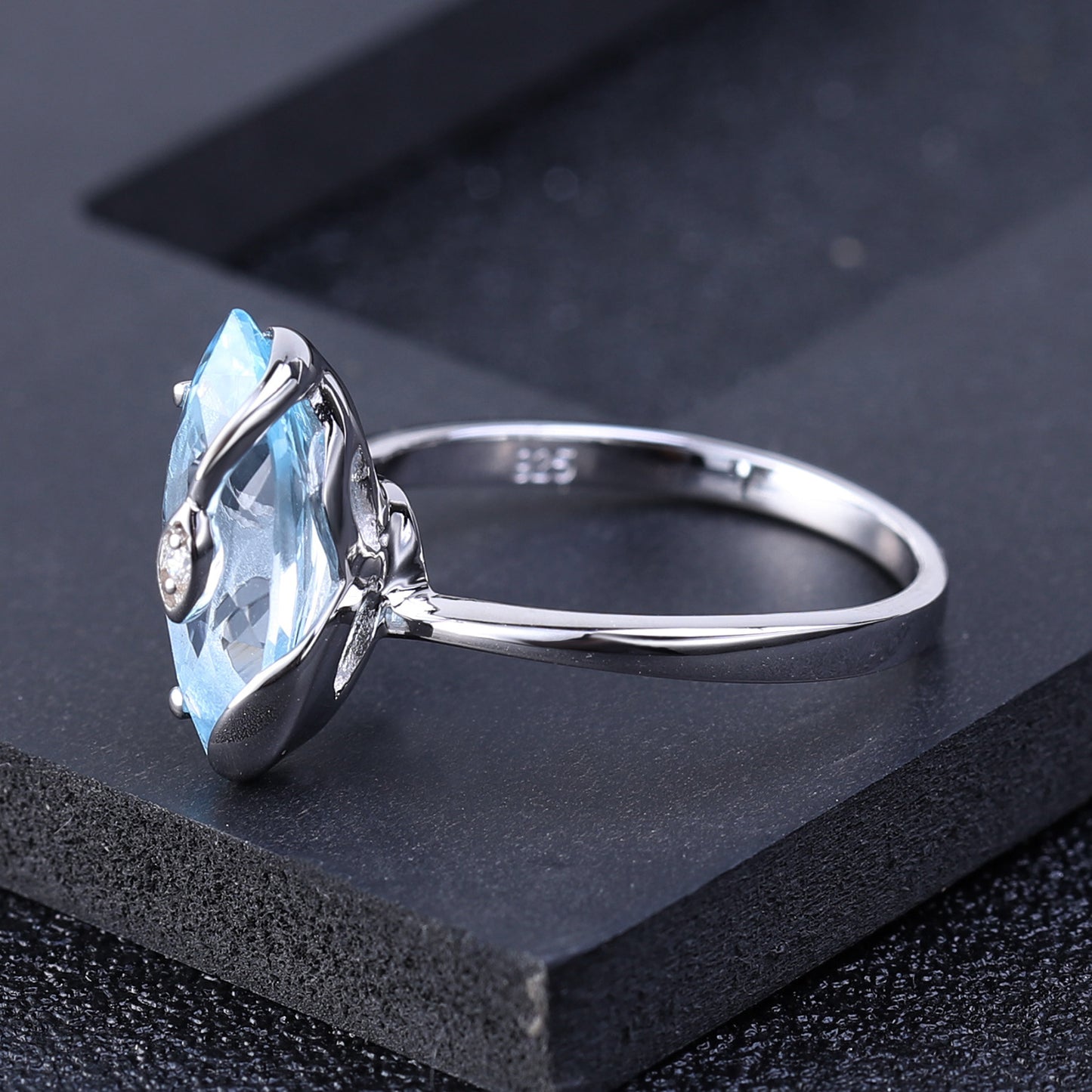 Luxurious and Unique Natural Topaz Ring Fashion Design s925Sterling Silver Inlaid Natural Gemstone Ring