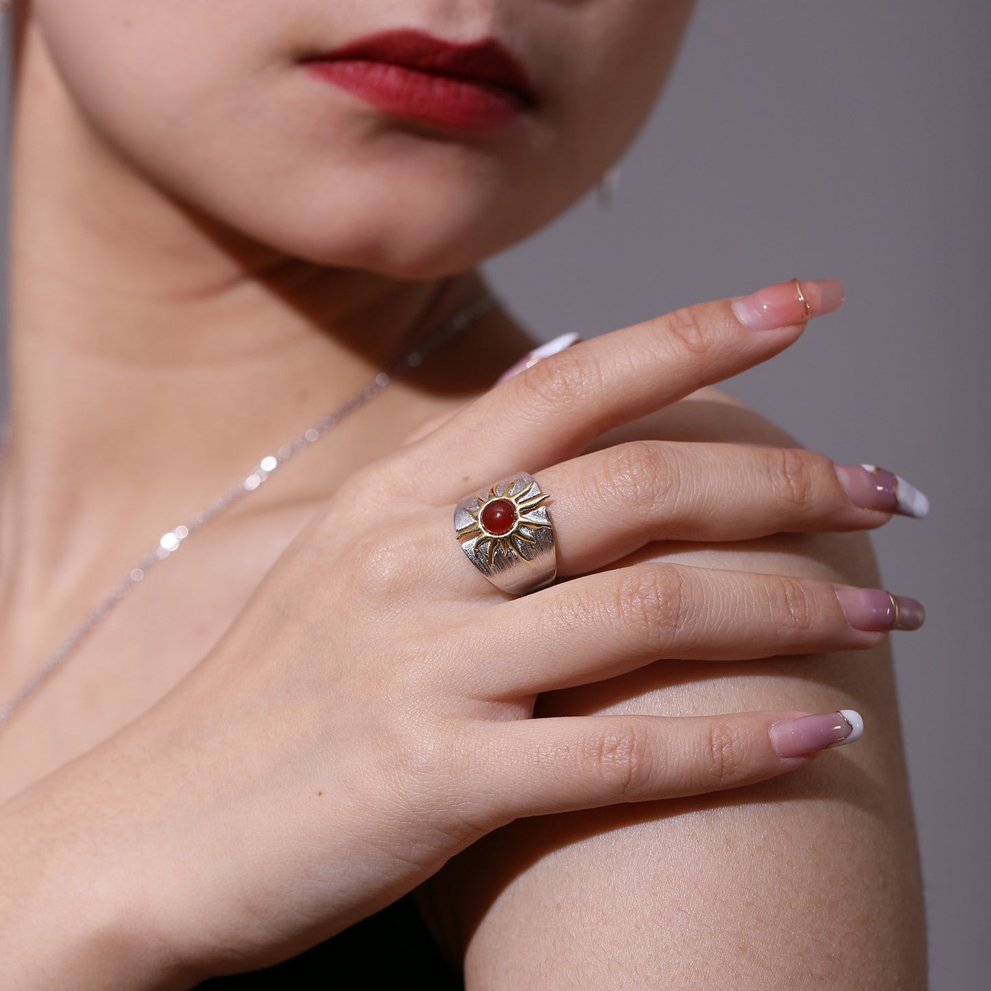 Sun Goddess Vintage Style Ring Natural Red Agate Design Sense Niche Hand Jewelry925Sterling Silver Gemstone Ring for Women