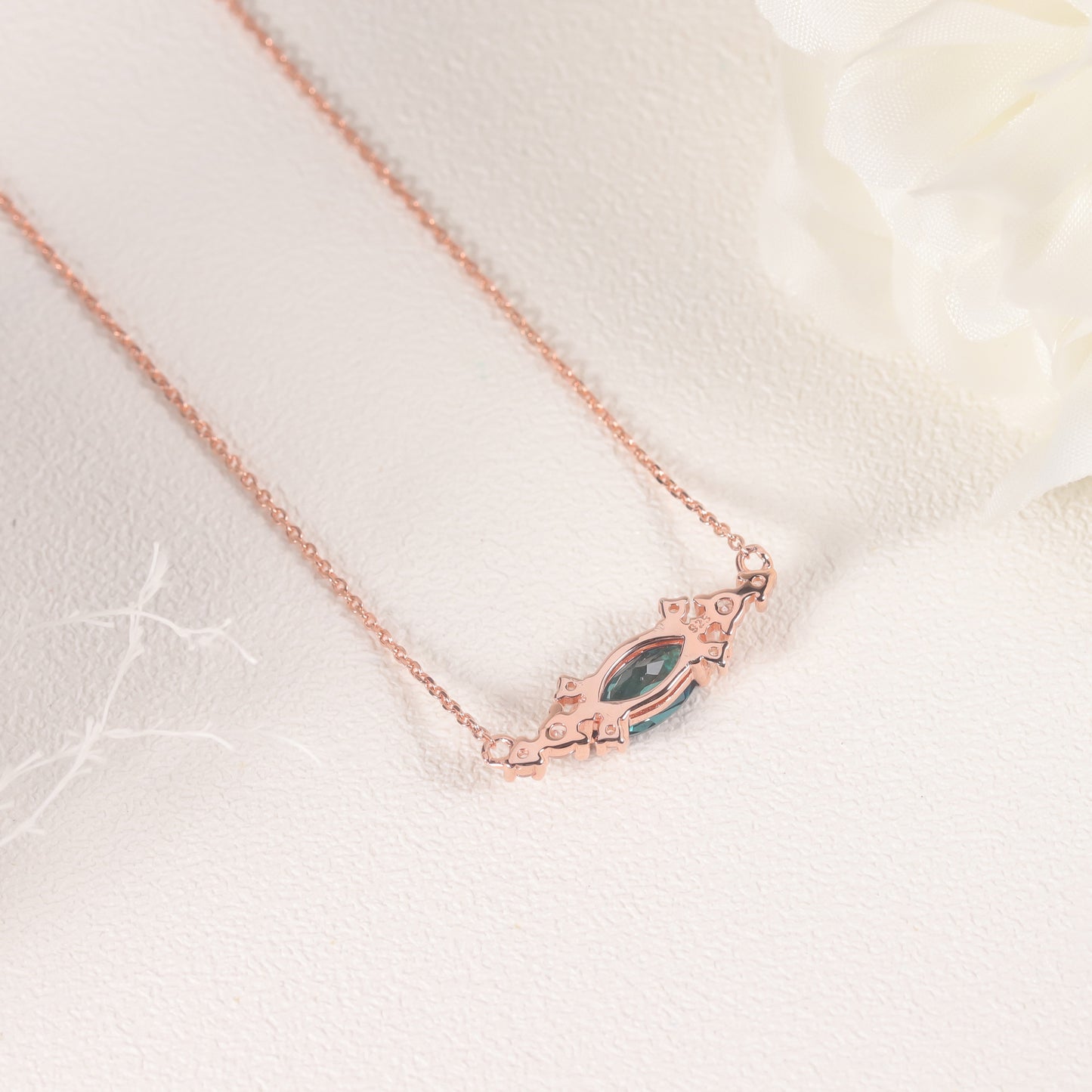 Necklace s925Sterling Silver Inlaid Garnet Marquise Lab Color-Changing Sapphire Necklace Personality