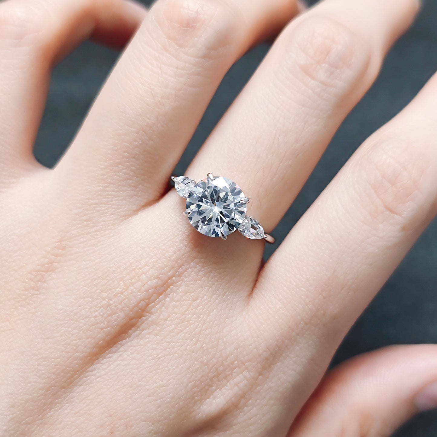 Stylish round3Carat Large Main Stone Ring Cushion Shape s925Sterling Silver Moissanite Ring for Women
