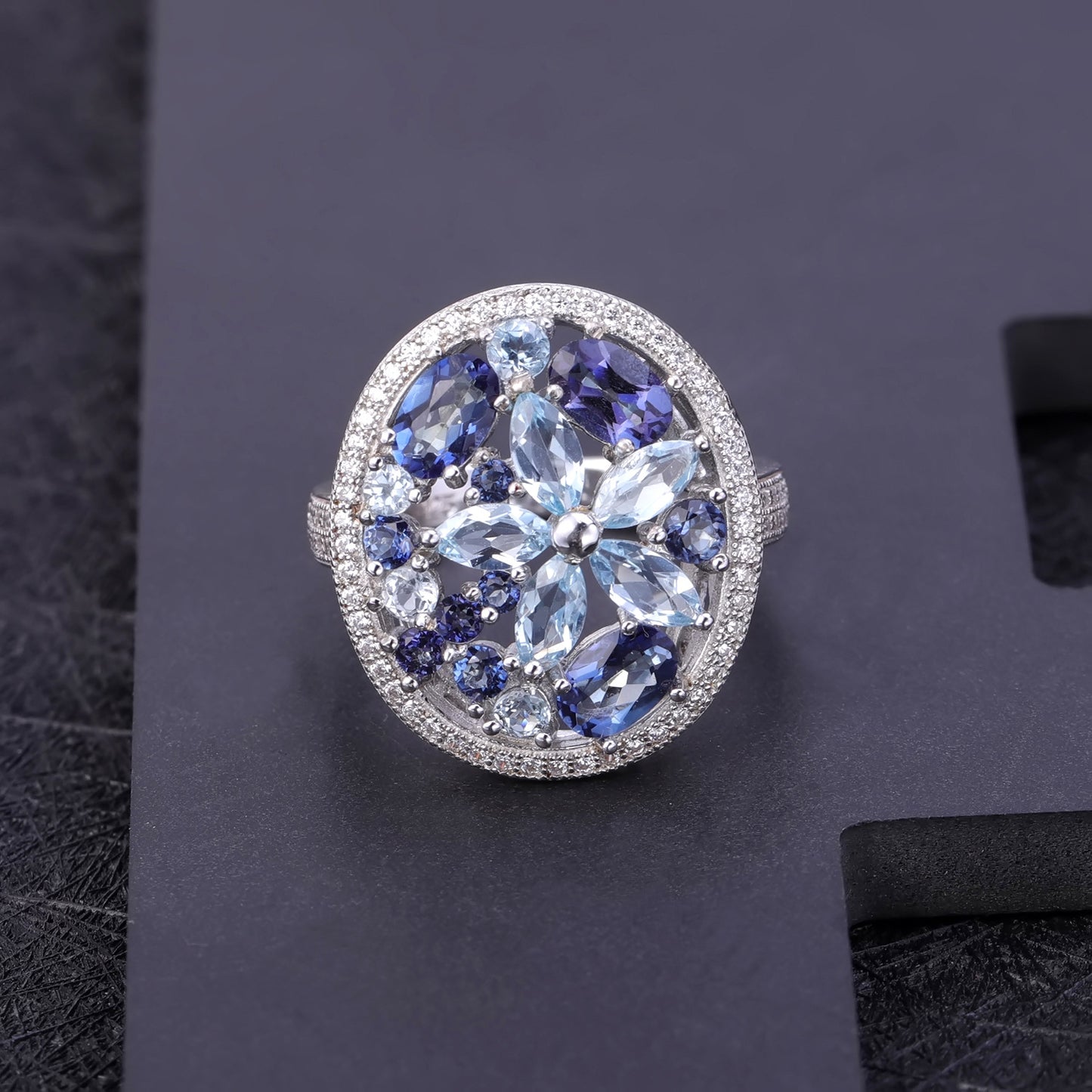 Fashionable Light Luxury Cluster Gemstone Ring for Women Unique and Elegant s925Sterling Silver Inlaid Natural Topaz Ring