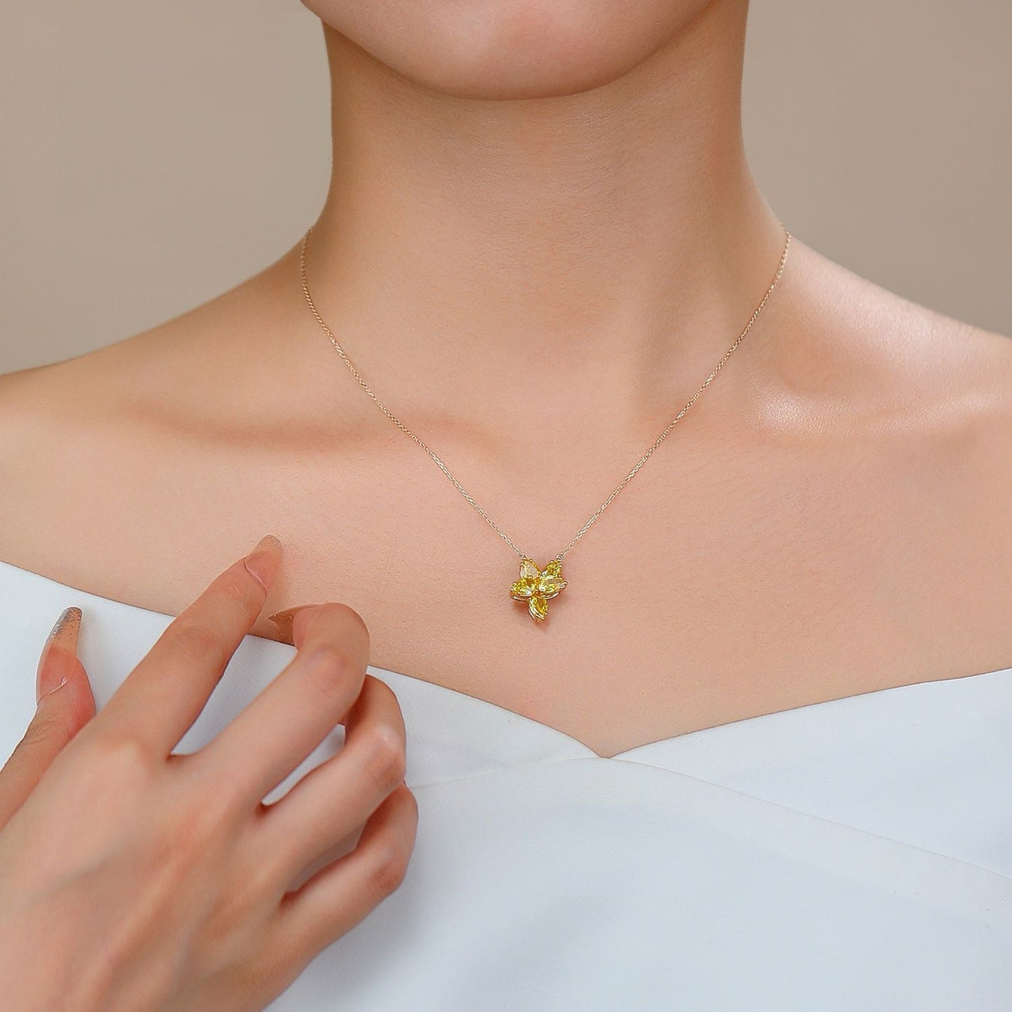ins Wind14k Gold Necklace with Cultivated Diamonds2.6Carat k Irregular Petal Yellow Diamond Necklace with Gold Clavicle Chain