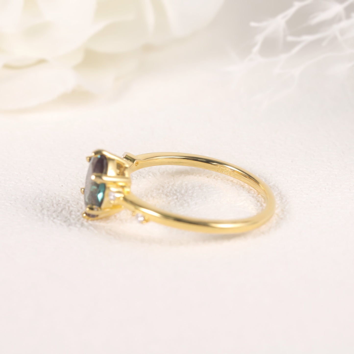 Fashionable and Unique Rings s925Sterling Silver Gold-Plated Single Lab-Grown Color-Changing Sapphire Ring for Men and Women