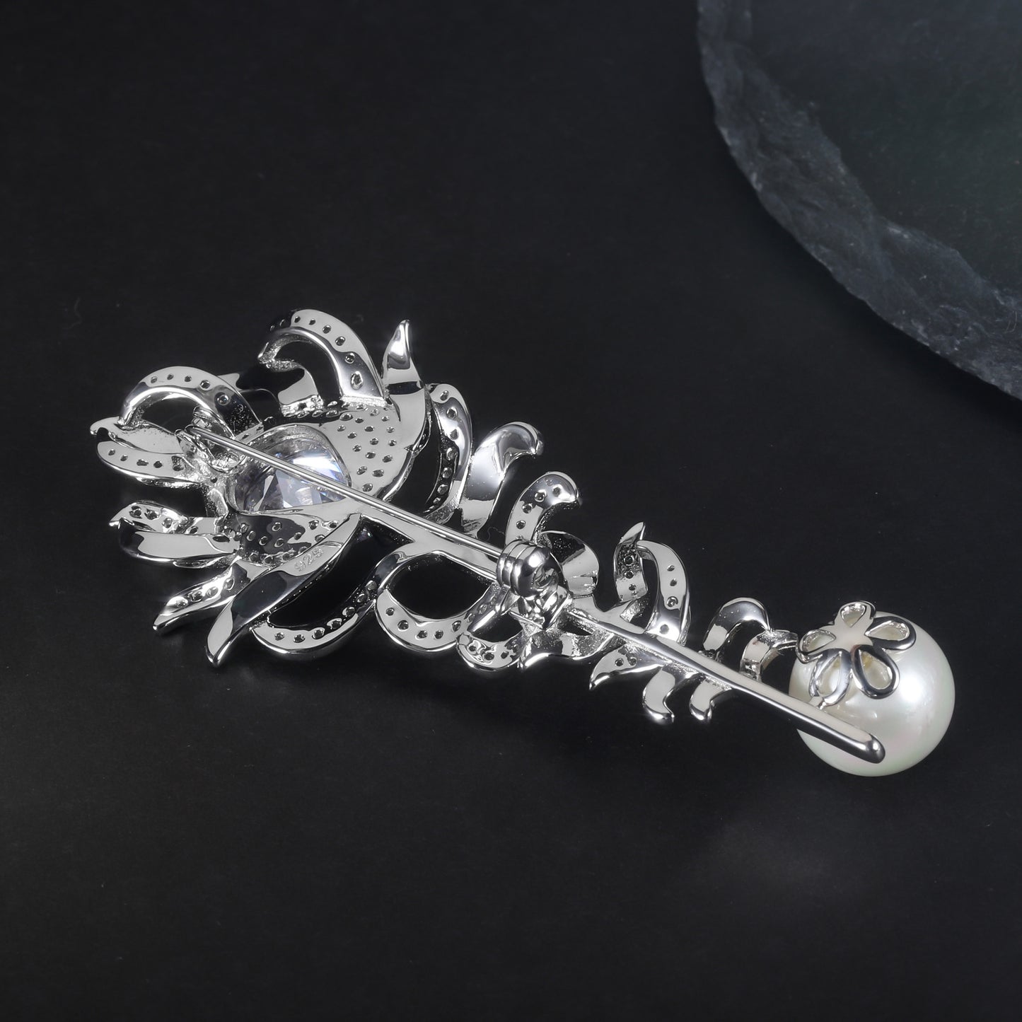 New Style Unique High-End Designer Brooch Vintage Luxury S925Silver Inlaid Gemstone Shell Pearl Brooch
