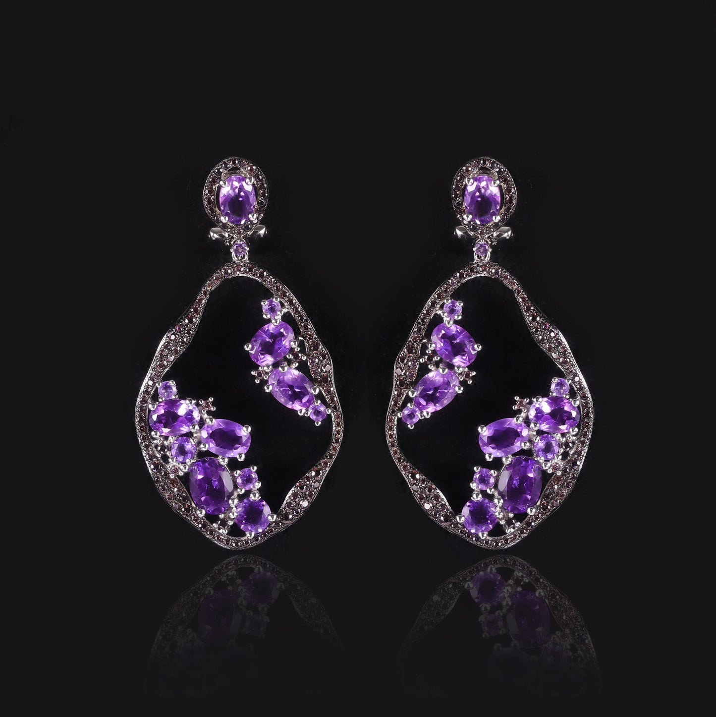 Vintage Old Money Style Gemstone Earrings s925Sterling Silver Inlaid Natural Garnet Earrings Luxurious Crystal Earrings for Women