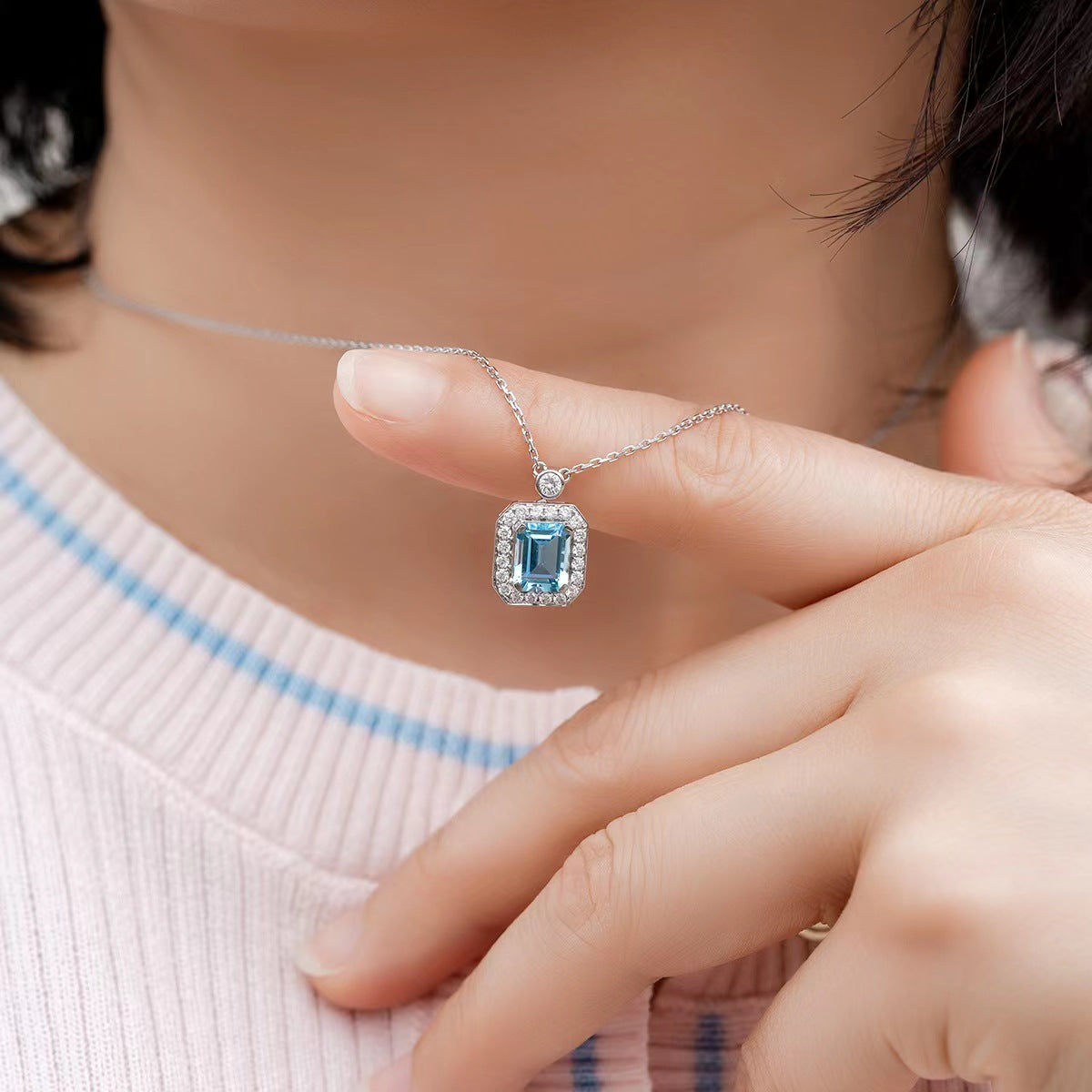 Classic and sophisticated feel1.47ct5A Aquamarine Necklace Collarbone Chain18k Custom Natural Aquamarine Pendant