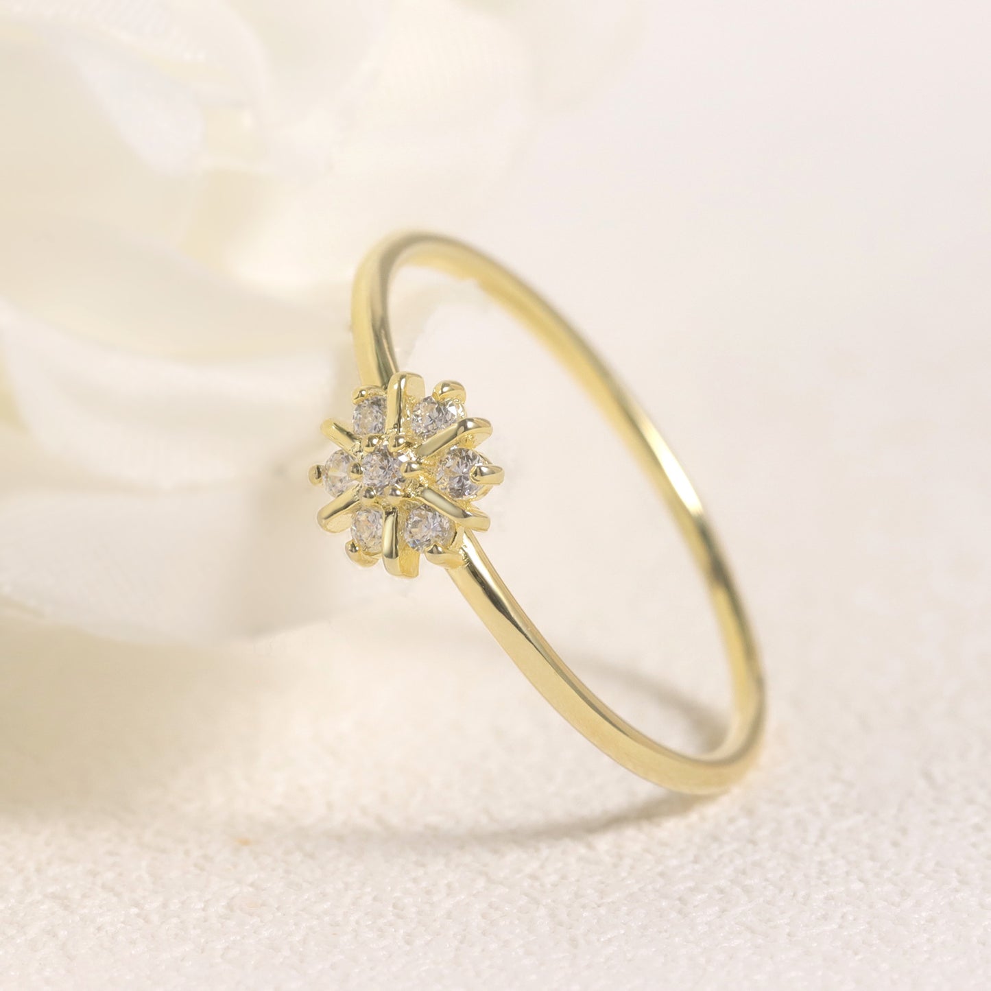 Autumn and winter new snowflake ring s925Sterling Silver Moissanite Inlaid Men and Women Golden Dawn Series Small Ring Forest Style