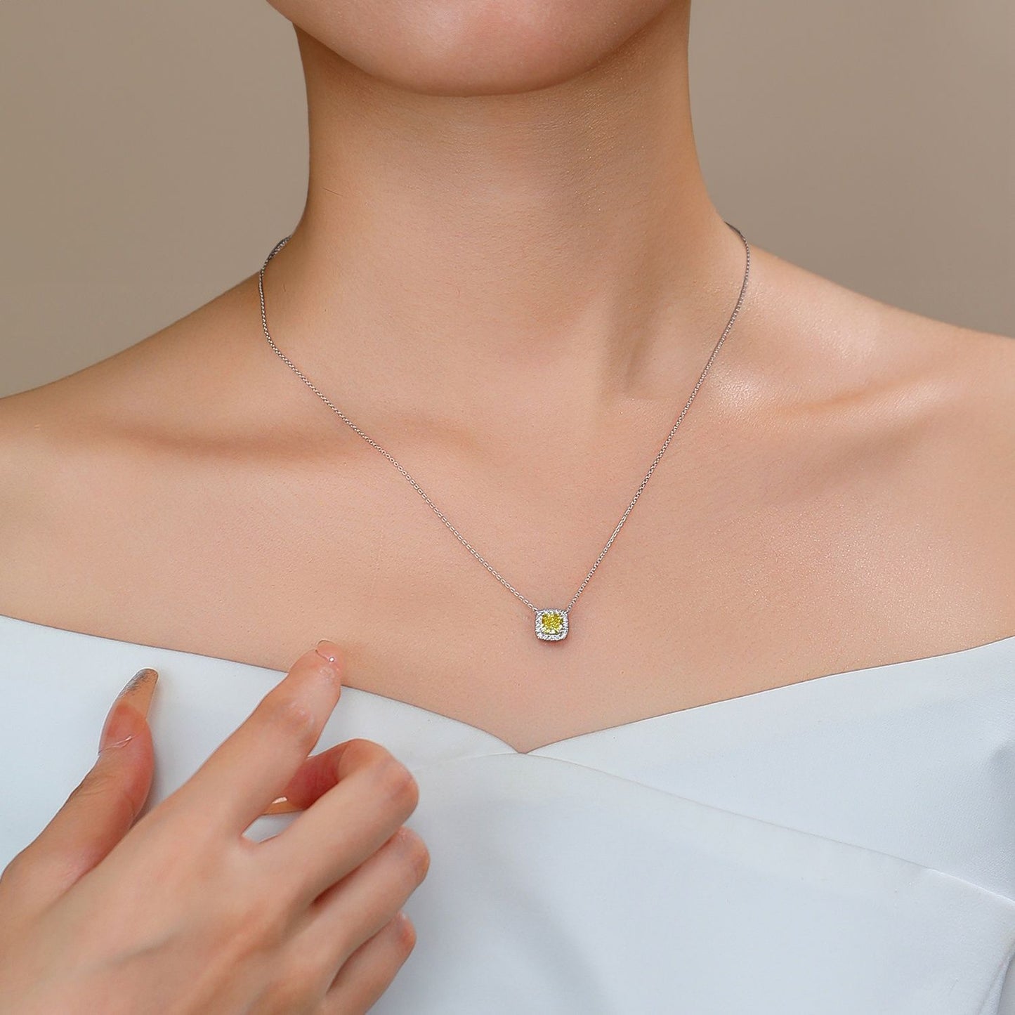 Classic and Simple14k Gold Necklace with Cultivated Diamonds0.75Carat Clavicle Chain Square Yellow Diamond k Gold necklace