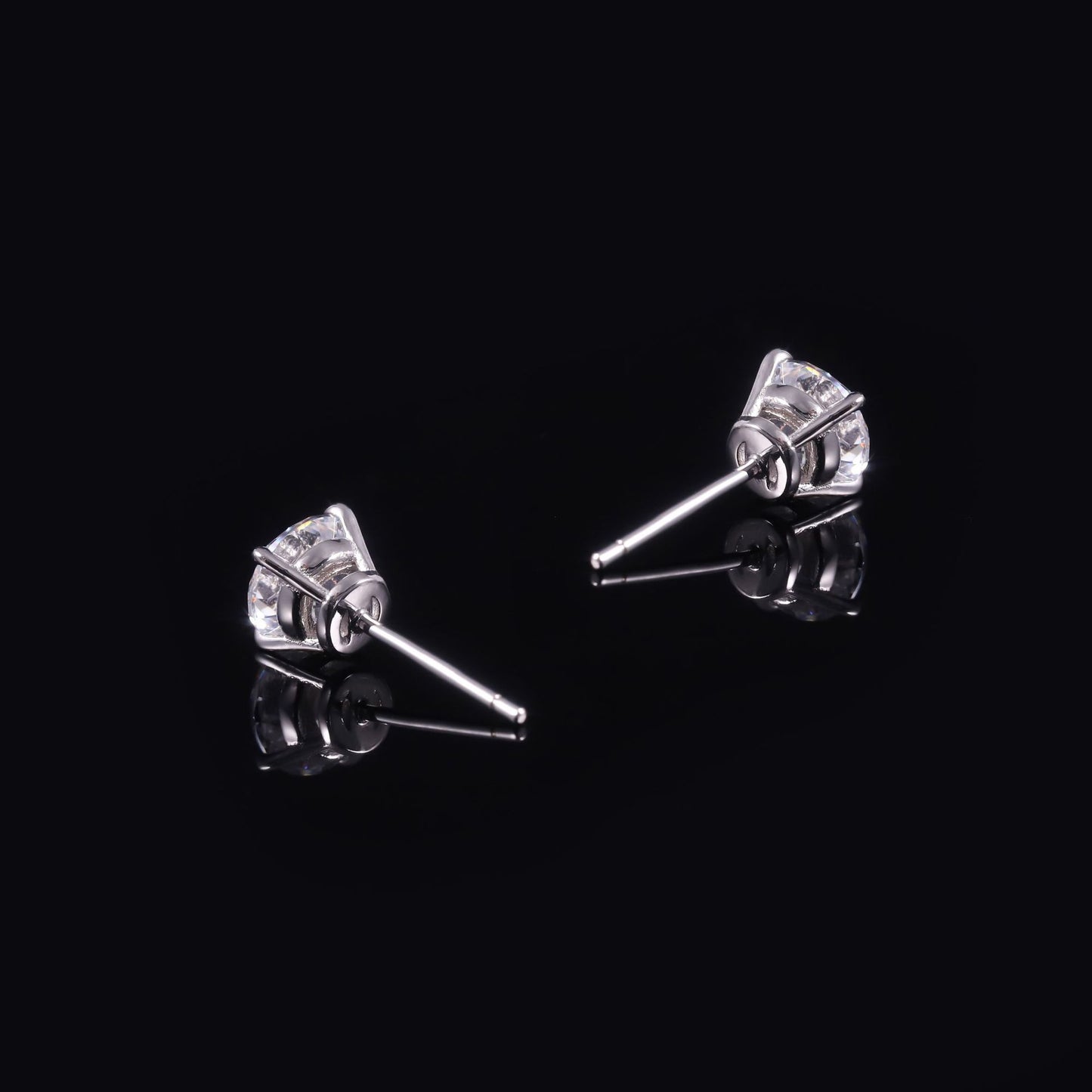 Small and Exquisite0.5/1/2Carat Moissanite Earrings with Four Claws s925Sterling Silver Moissanite Stud Earrings