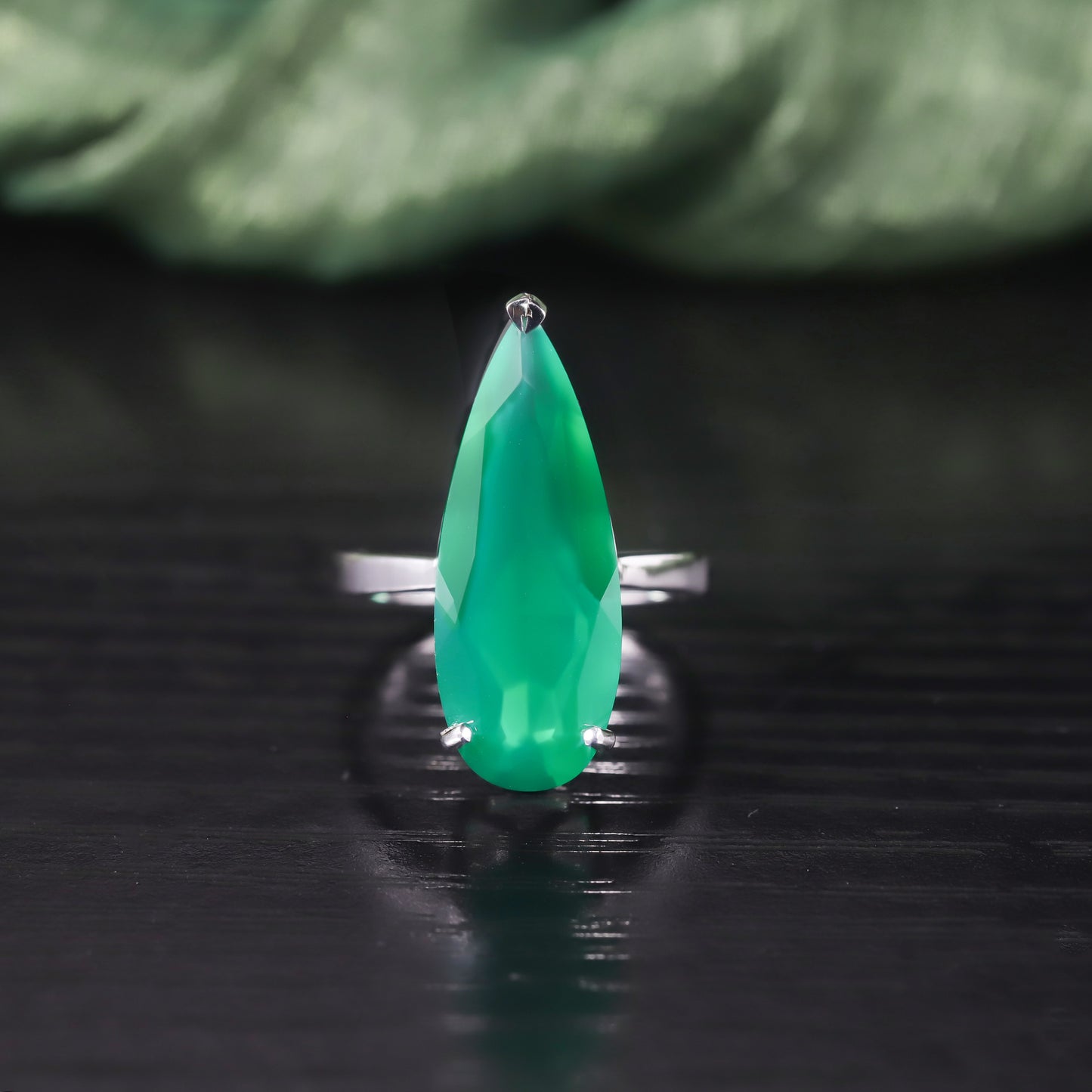 Exaggerated Ring with Extra Large Carat s925Sterling Silver Inlaid with Natural Green Chalcedony Crystal11Carat Wind Ring for Men and Women
