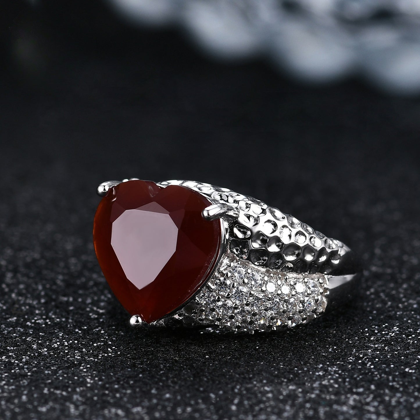 New Retro Style Designer Ring with a Sense of Design s925Sterling Silver Inlaid Heart-Shaped Gemstone Ring