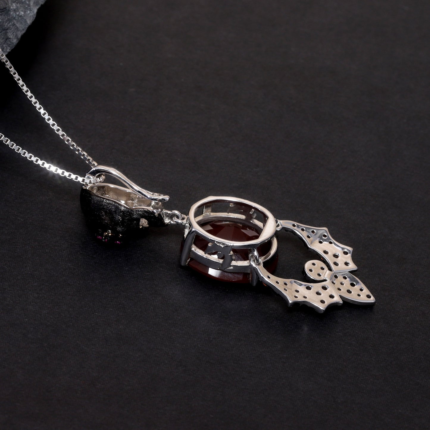 Designer Vintage Skull Bat Pendant Dark Series Jewelry Accessories925Silver Red Agate Necklace Pendant