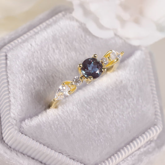 Minimalist Color-Changing Stone Ring s925Silver Inlaid Synthetic Alexandrite Gemstone Ring