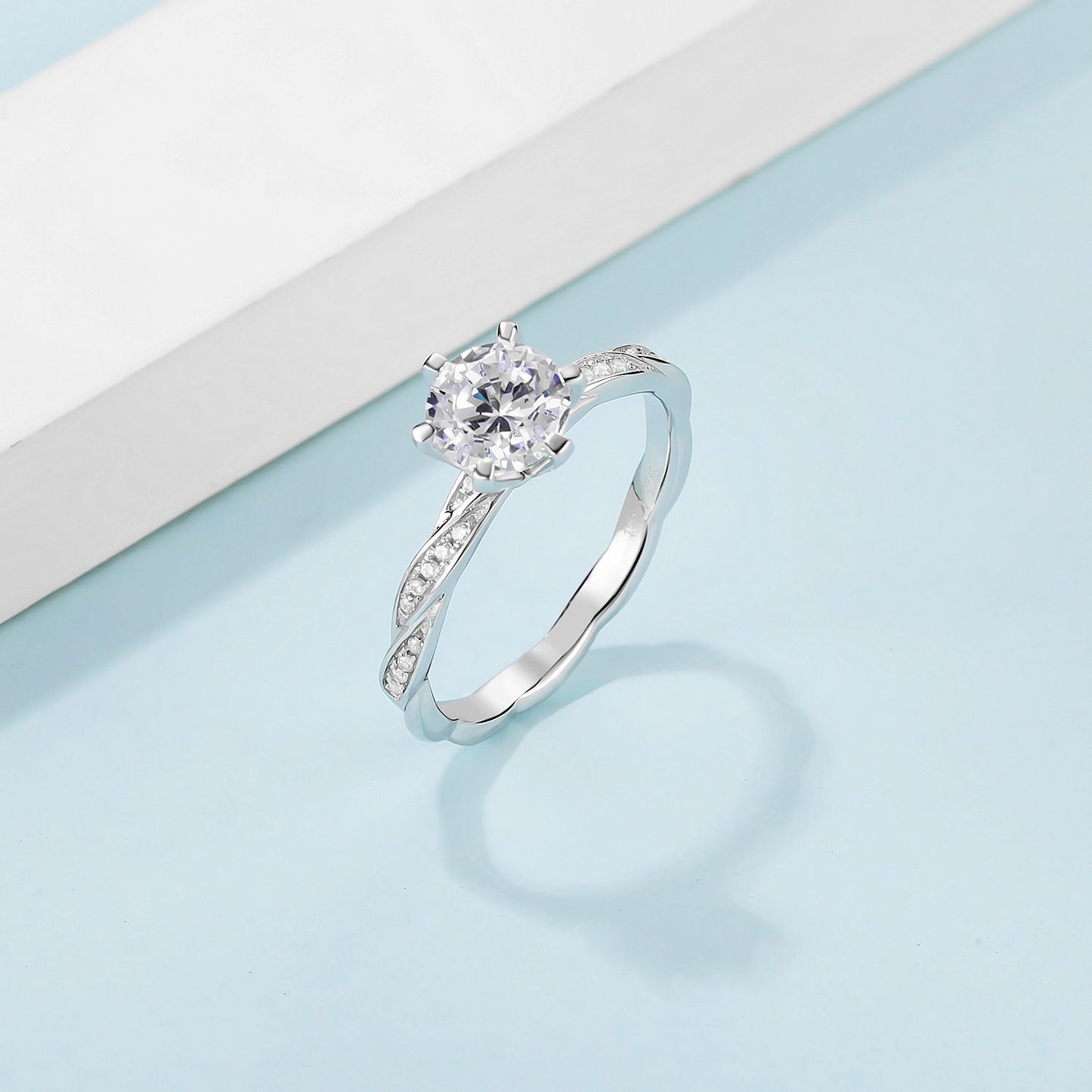 Fashionable and Luxurious Moissanite Ring s925Sterling Silver Finger Ring with Inlay1Carat Gemstone Moissanite Ring Wedding Ring