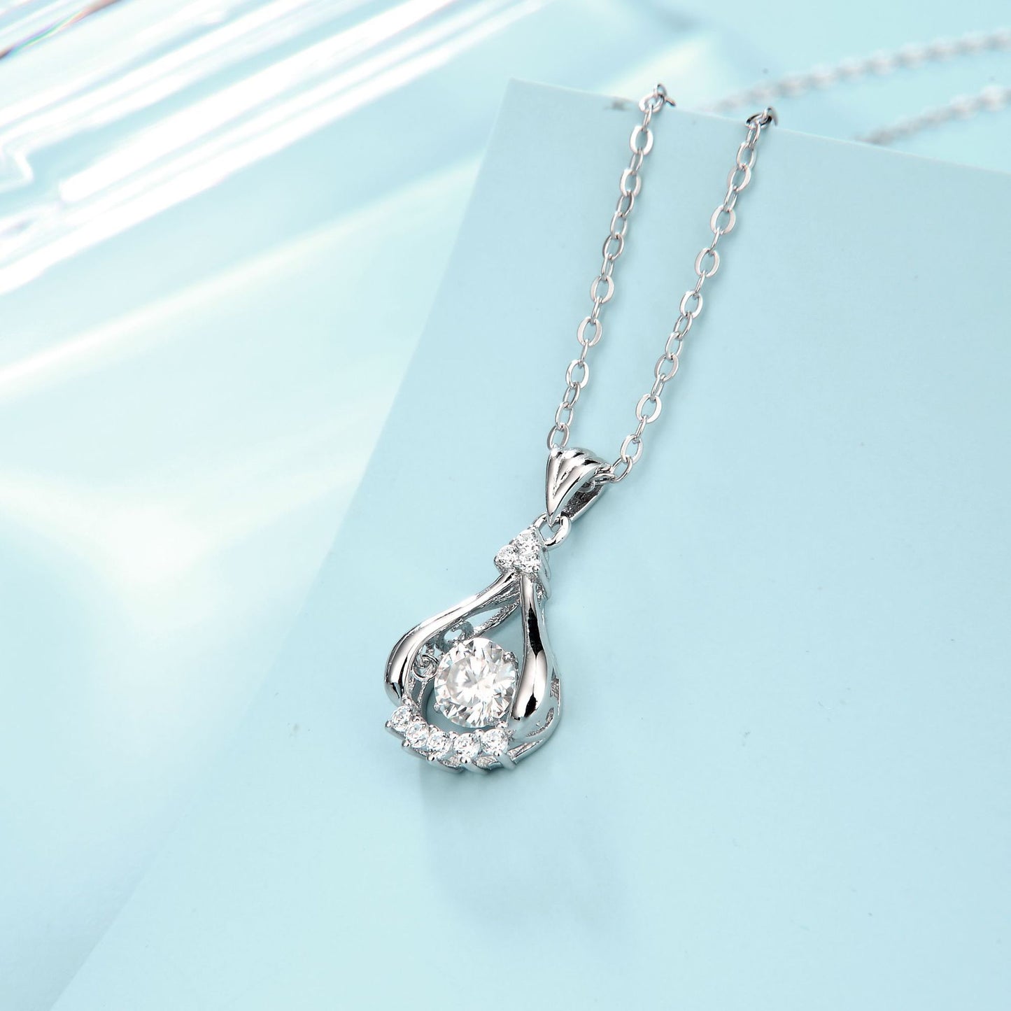 Dynamic Style Light Luxury Moissanite Pendant GRA Certificate Fashionable Temperament s925Silver Inlaid Moissanite Necklace Pendant