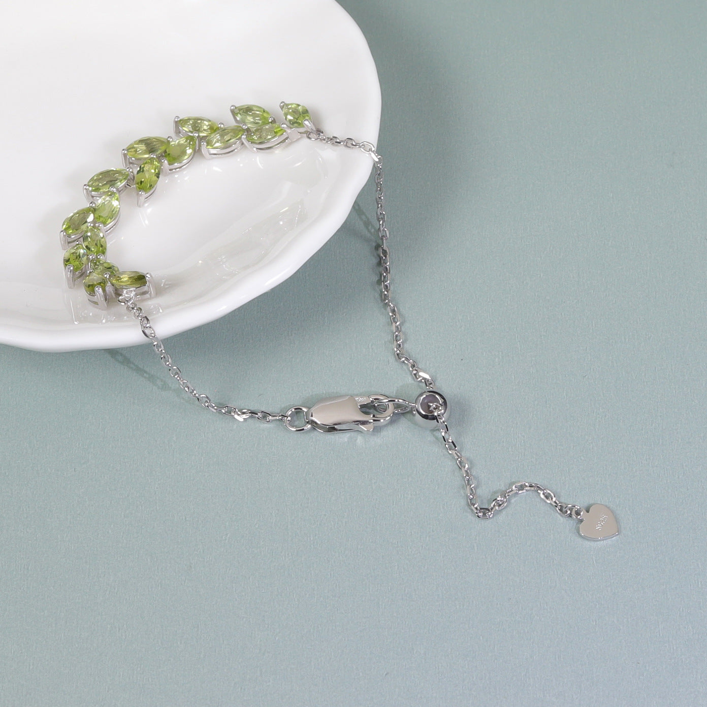 Fashionable and Elegant Willow Leaf Peridot Bracelet with Olive Stone s925Sterling Silver Inlaid Natural Gemstone Bracelet for Women