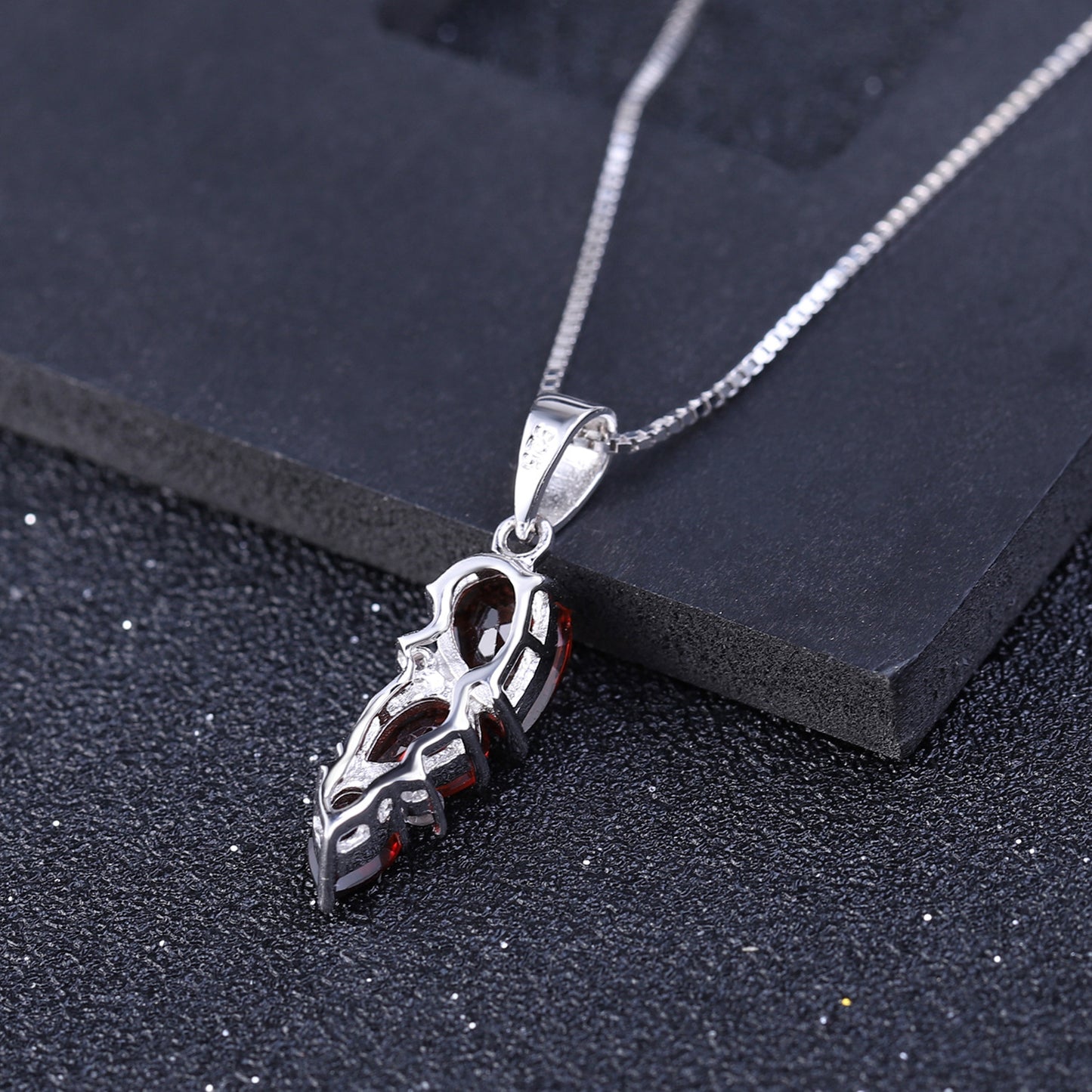 Design Sense Natural Gemstone Pure Silver Pendant Creative Shape s925Silver Inlaid Garnet Necklace Pendant