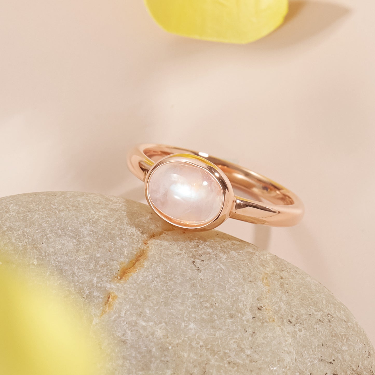 Stunningly Cool Sensation1.5Carat Gemstone Ring s925Silver Paved Natural Cream Blue Moonstone Ring Wholesale