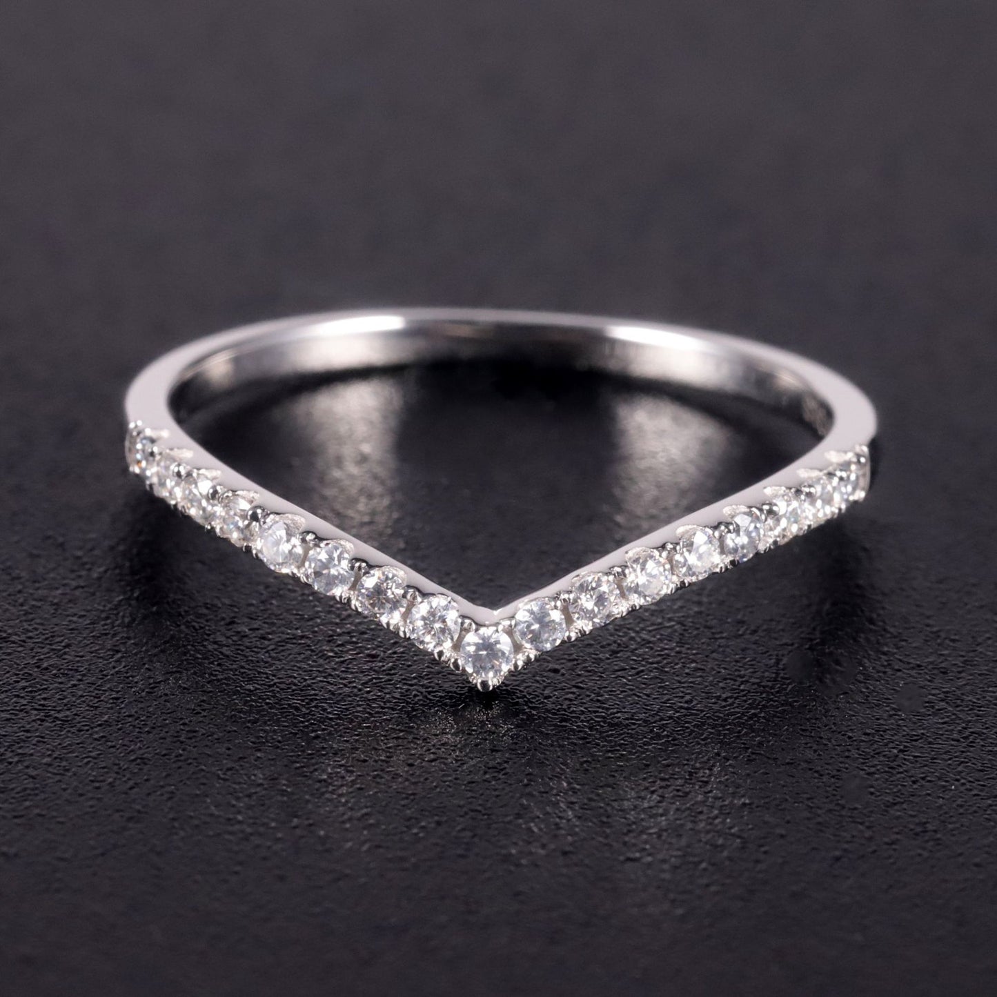 Minimalist Fashion Luxury Women's Moissanite Ring s925Sterling Silver Inlaid Moissanite Gemstone One Word v Character Ring