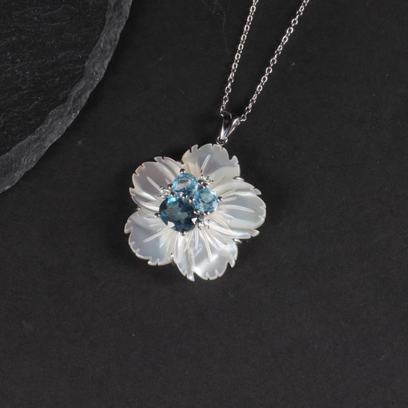 Popular ins Elegant Birthday Gift Shell Natural Topaz Pendant Universal Chain Flower Clavicle Necklace