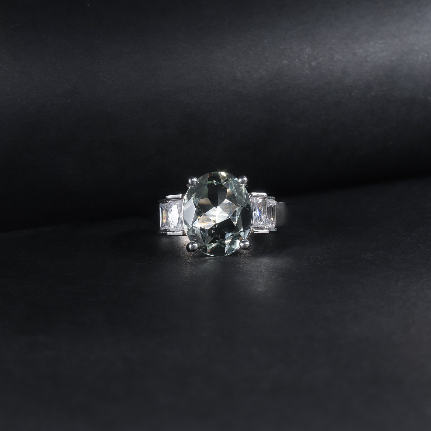 s925Sterling Silver Natural Green Amethyst Ring High-end Fashion Luxurious Inlaid Gemstone Green Spinel Ring New Model