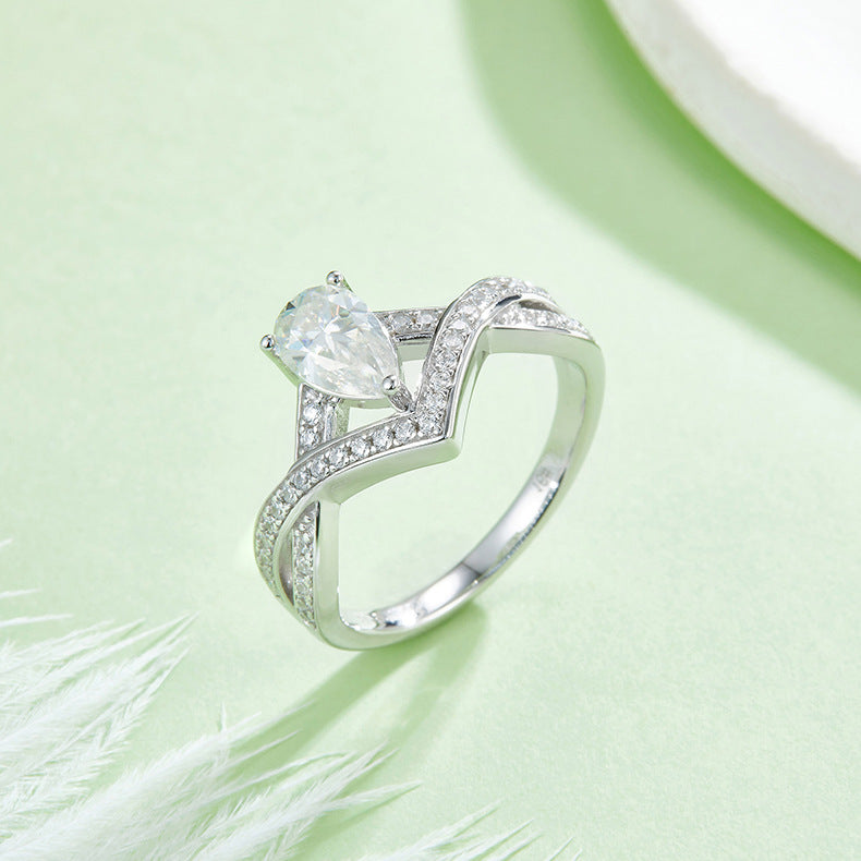Light Luxury Niche Design V Zi Lock Love Water Drop Moissanite Ring s925Sterling Silver Inlaid Colorful Moissanite Ring