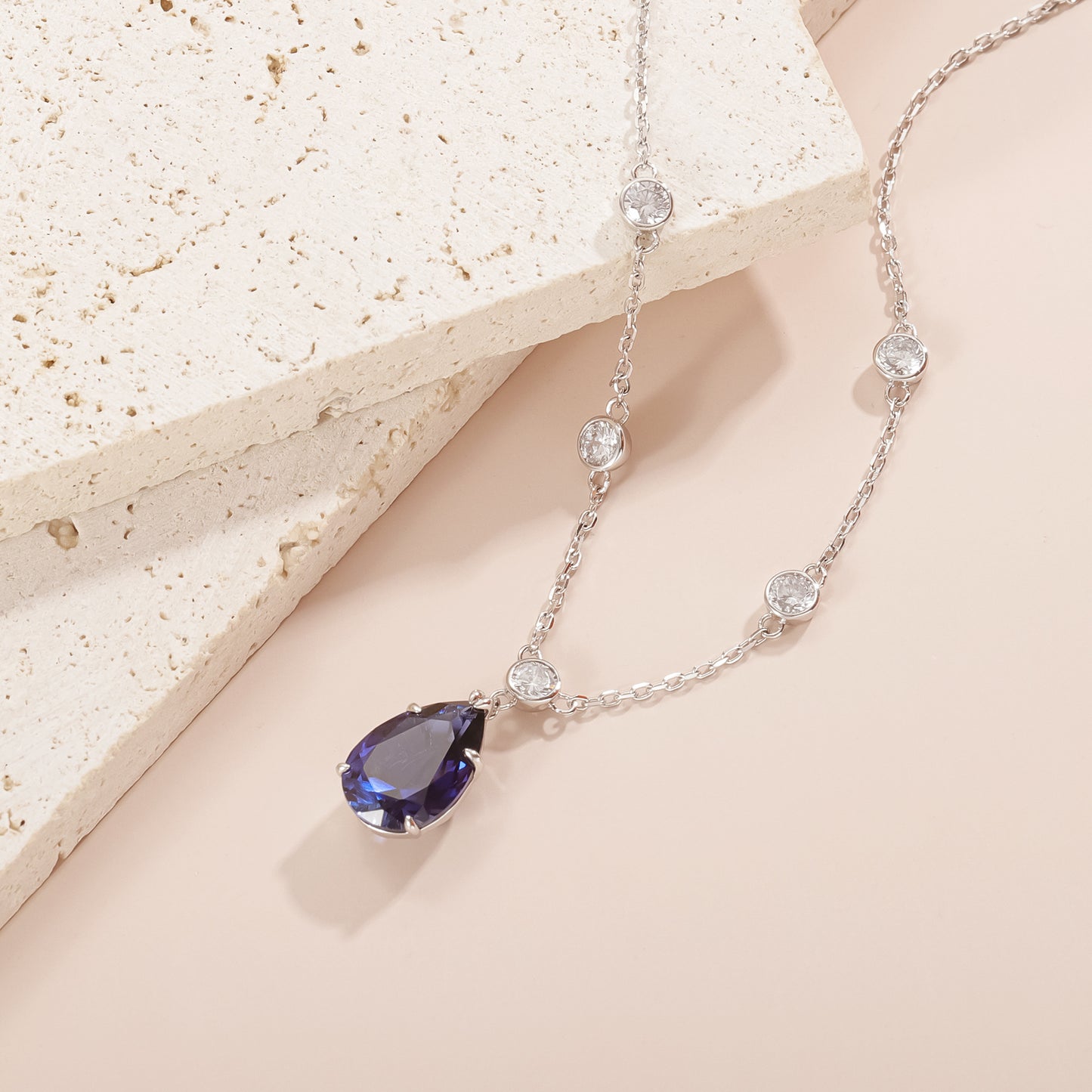 Design-inspired Chain s925Sterling Silver Royal Blue Cultivated Sapphire Pendant Water Drop Shape6.9Carat Gemstone Necklace
